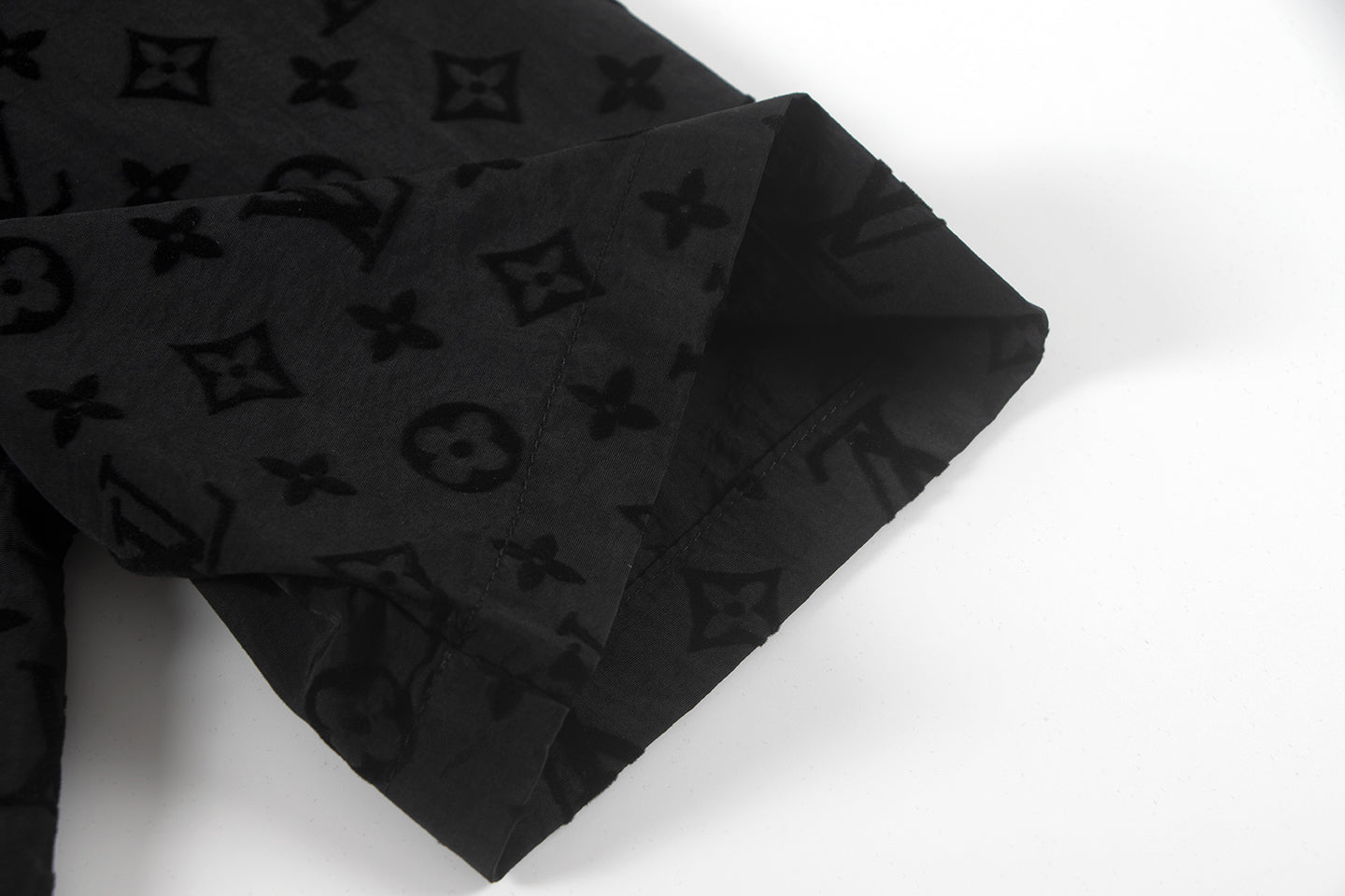 250614 New high-quality flocking patterned shirt