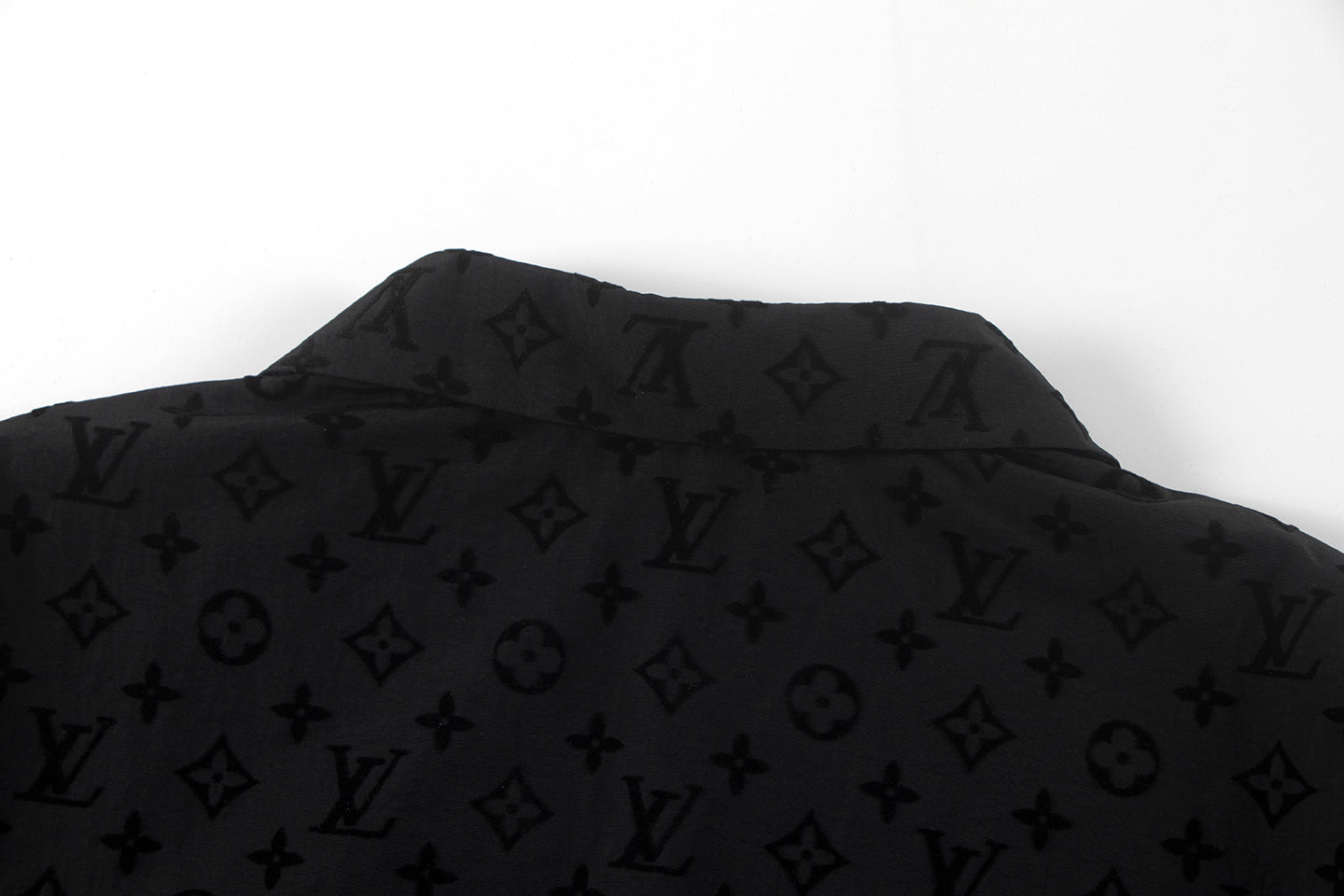 250614 New high-quality flocking patterned shirt
