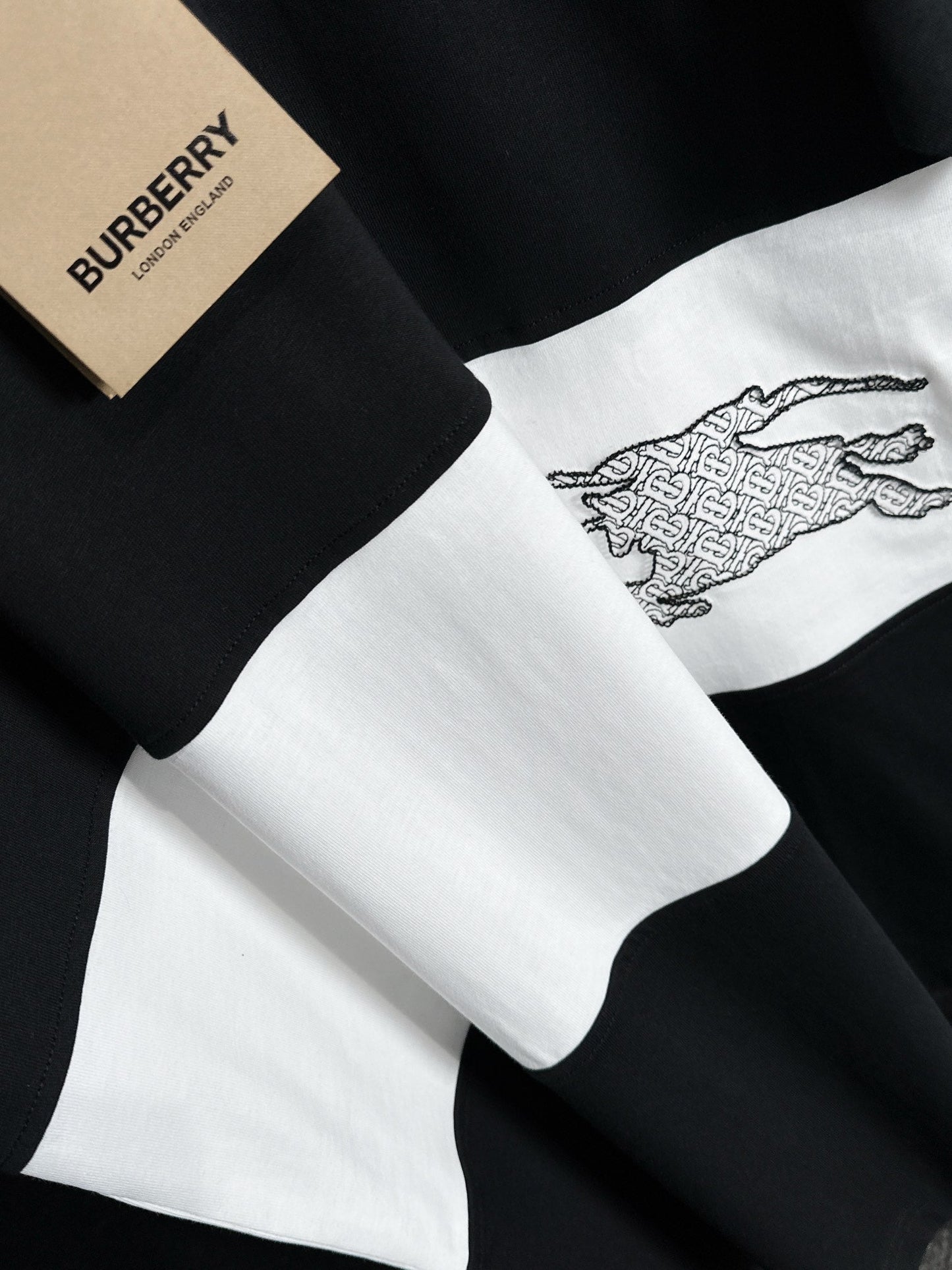 250617 New high-quality black and white color-blocking T-shirt