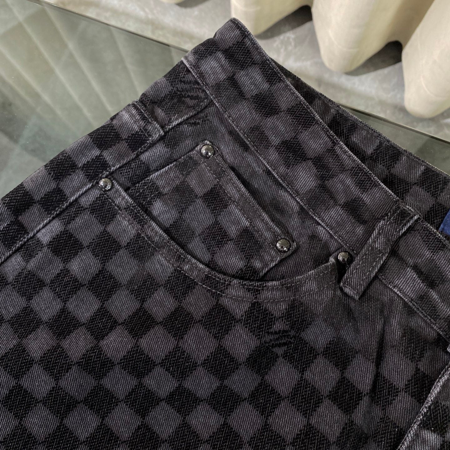 250617 New high-quality checkered jeans