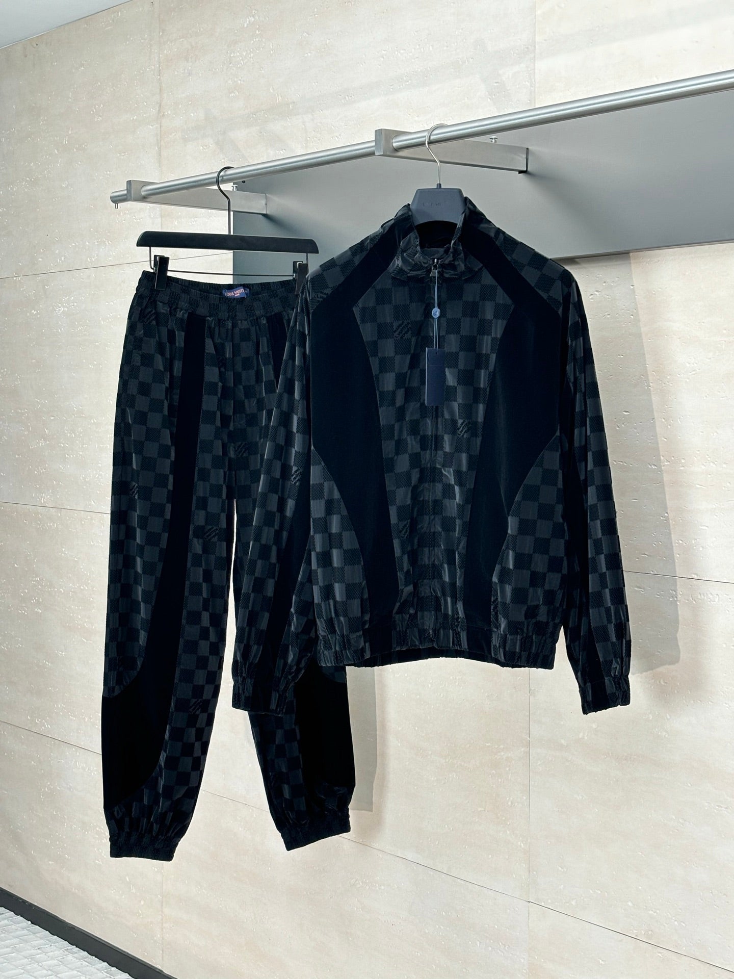 250617 New checkerboard letter velvet jacquard coat