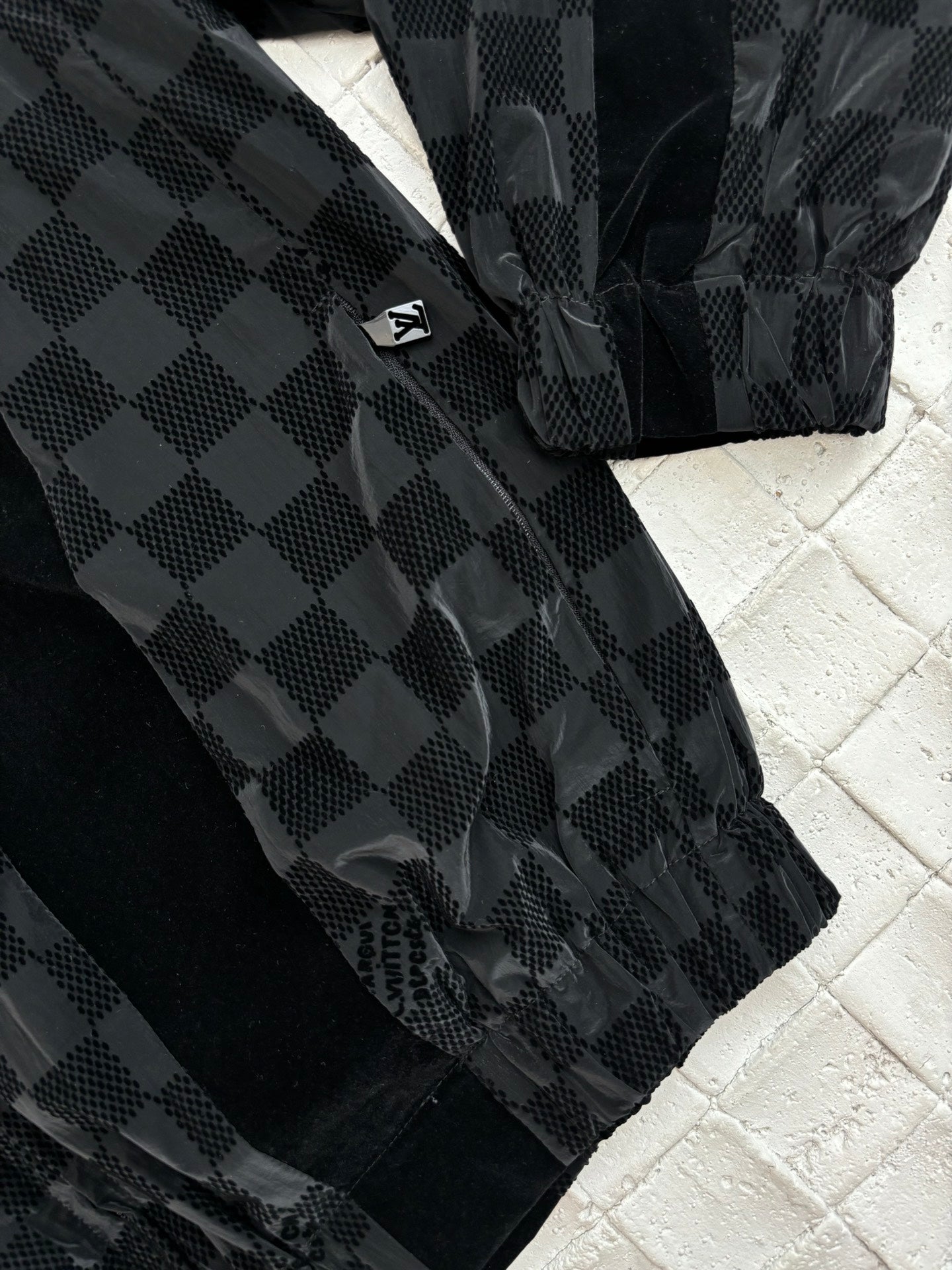 250617 New checkerboard letter velvet jacquard coat