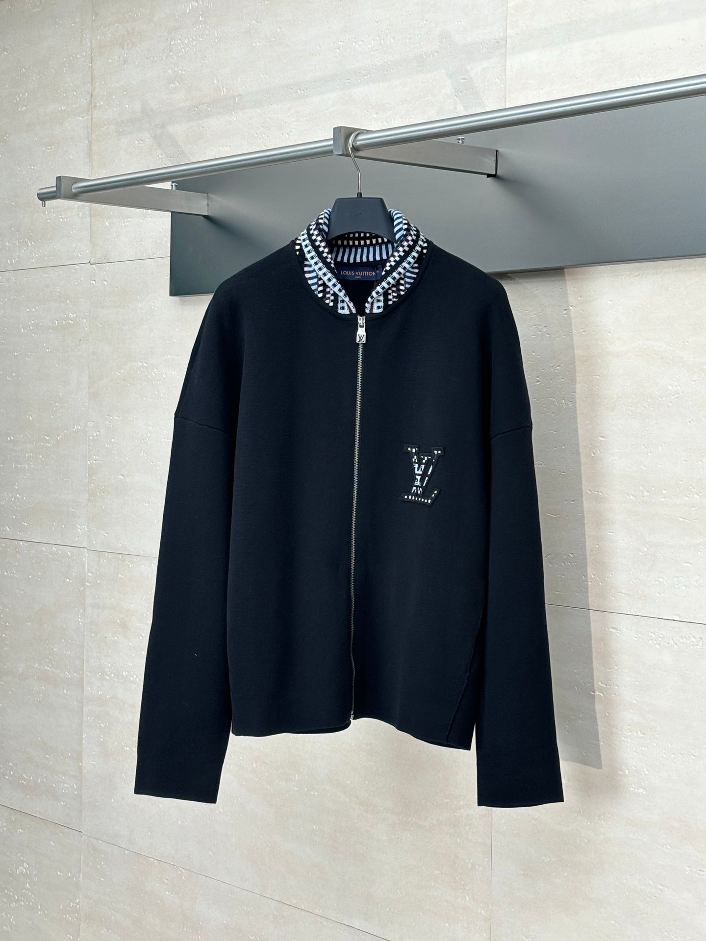250624 A new high-quality checkered collar knitted pilot jacket