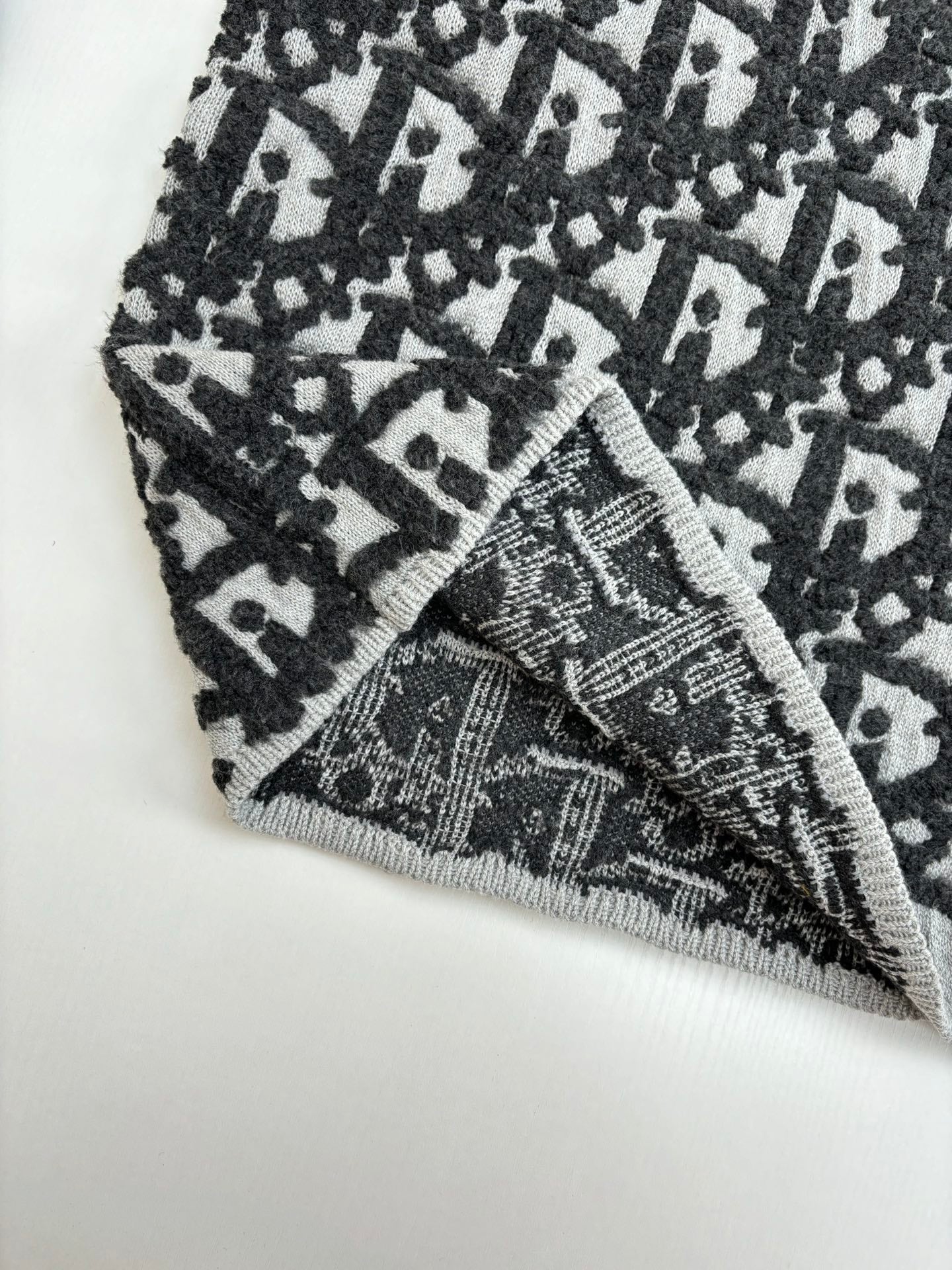 250722 A new high-quality full-print contrasting jacquard knitted pullover sweater