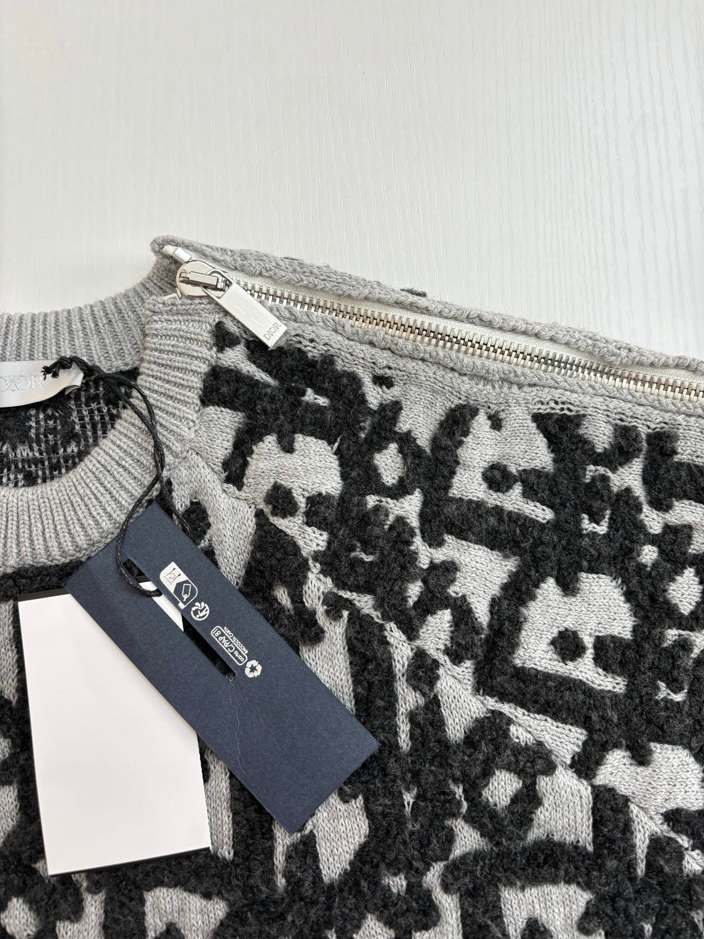 250722 A new high-quality full-print contrasting jacquard knitted pullover sweater