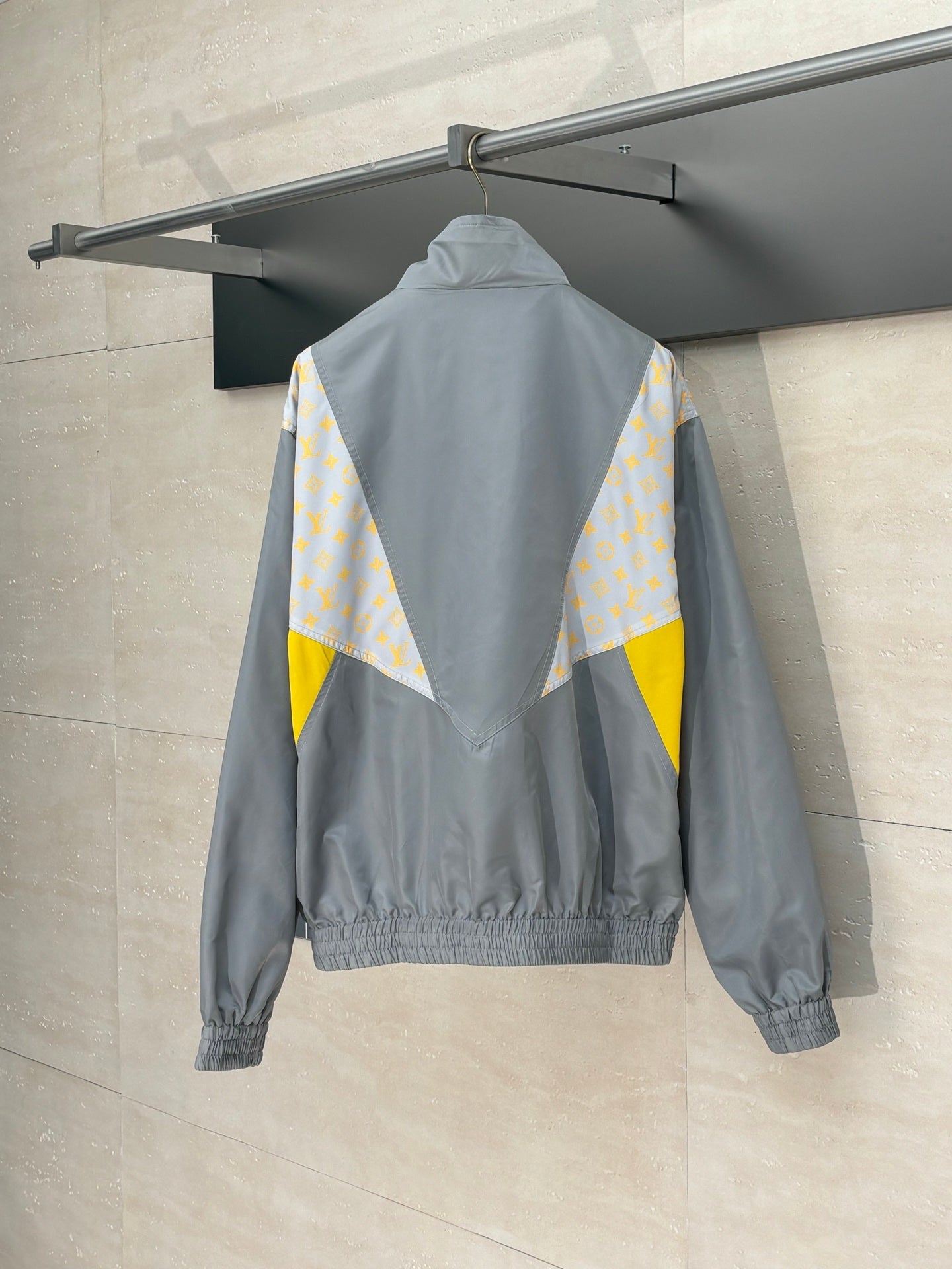 250722 A new high-quality, non-deformable nylon patchwork jacket