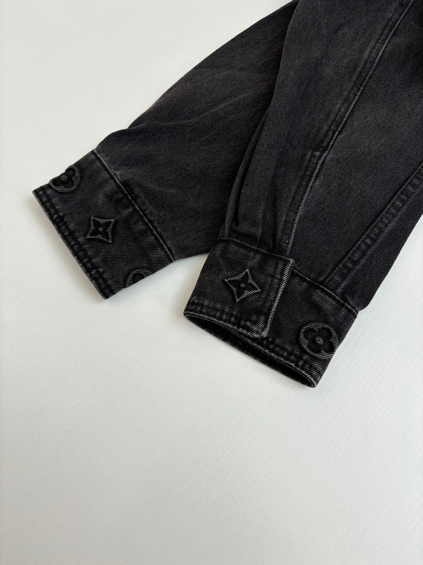250722 New high-quality embossed denim jacket