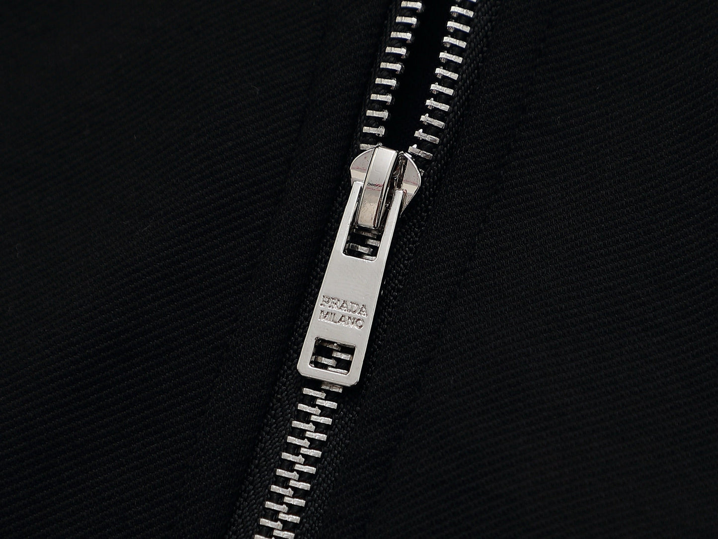 250808 New high-quality zipper pocket triangular label coat jacket