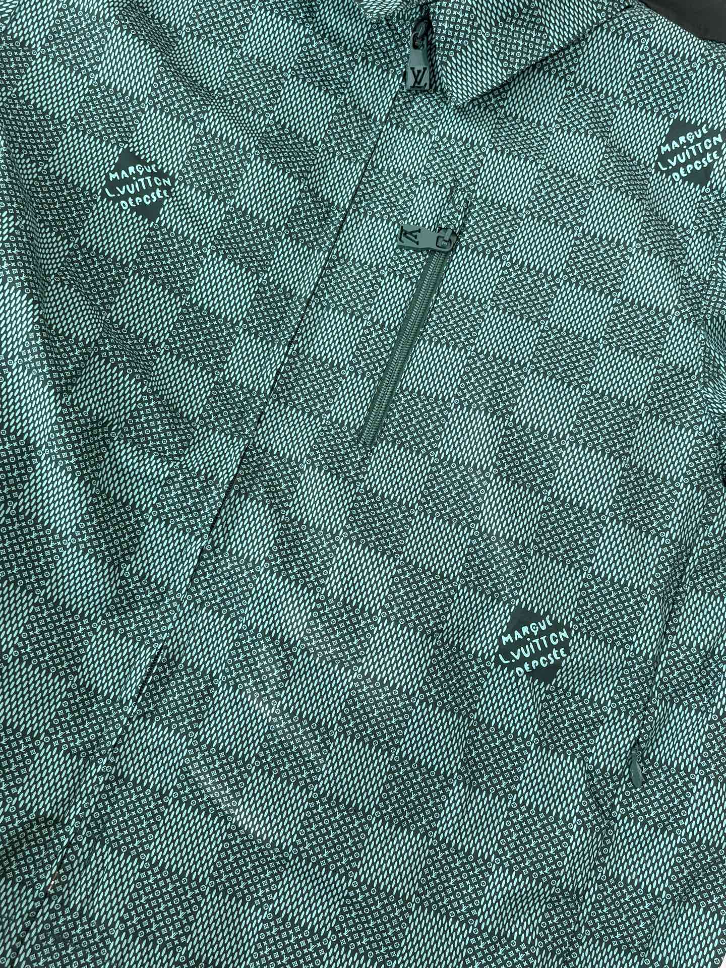 250808 A new high-quality checkered zipper technology hooded windproof jacket