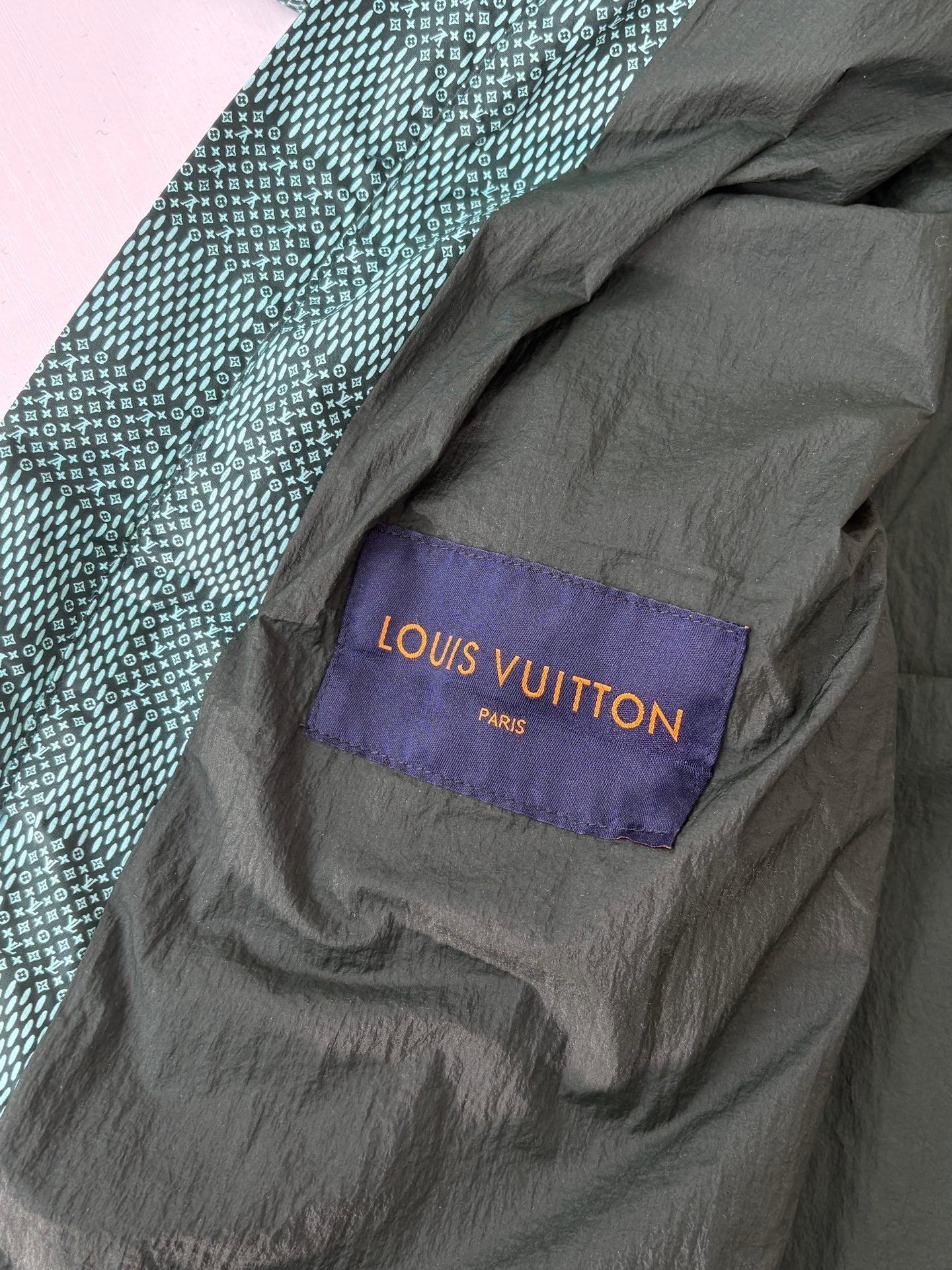 250808 A new high-quality checkered zipper technology hooded windproof jacket