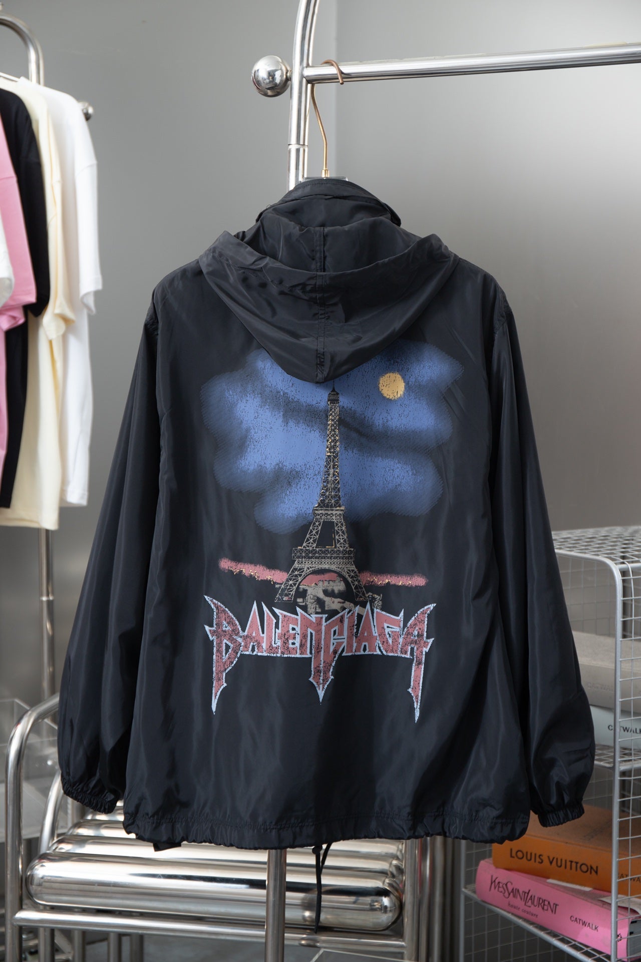 250808 New high-quality metal-style tower night view waterproof jacket