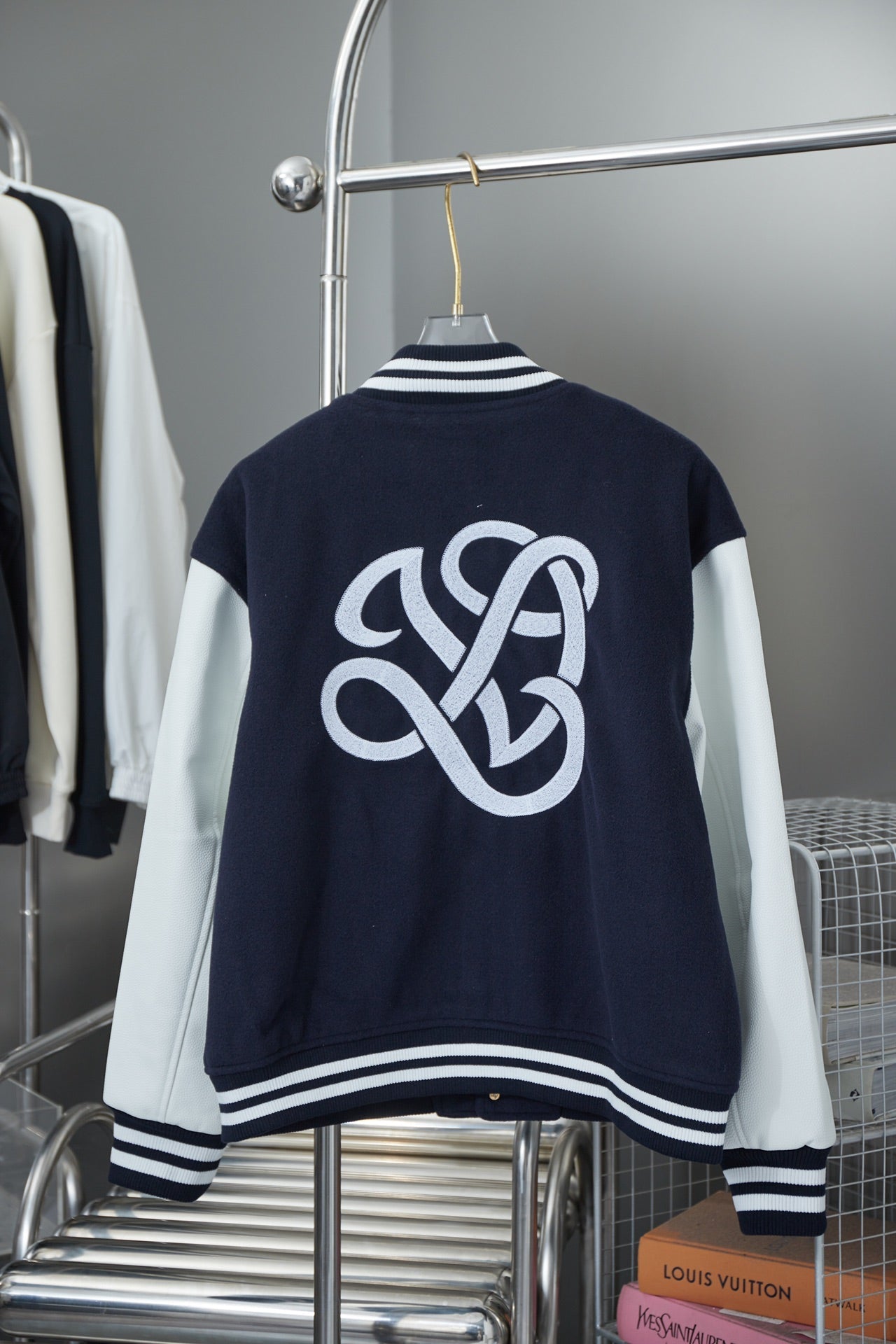 250808 New high-quality tweed and conch embroidery patchwork sleeve baseball jacket