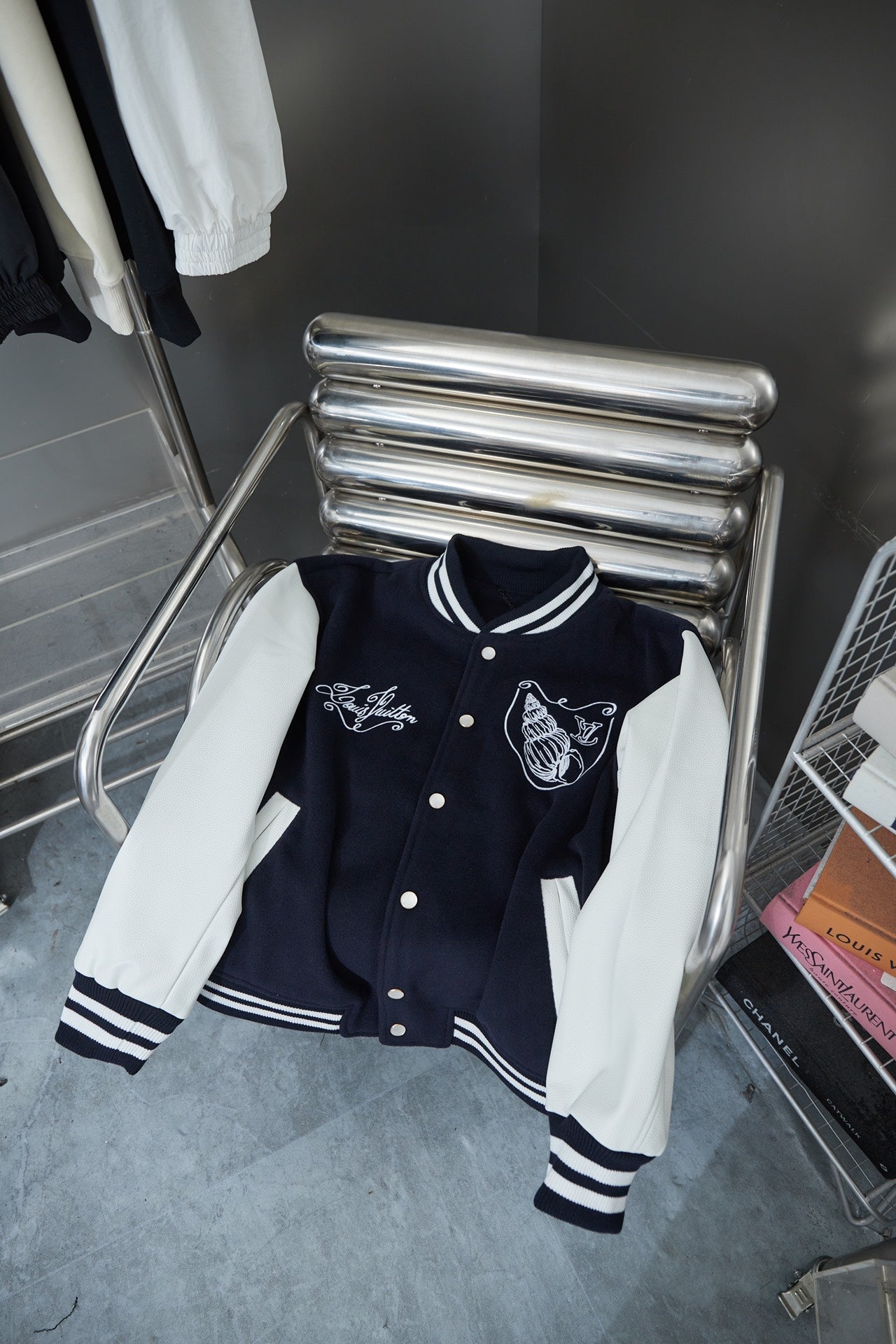 250808 New high-quality tweed and conch embroidery patchwork sleeve baseball jacket