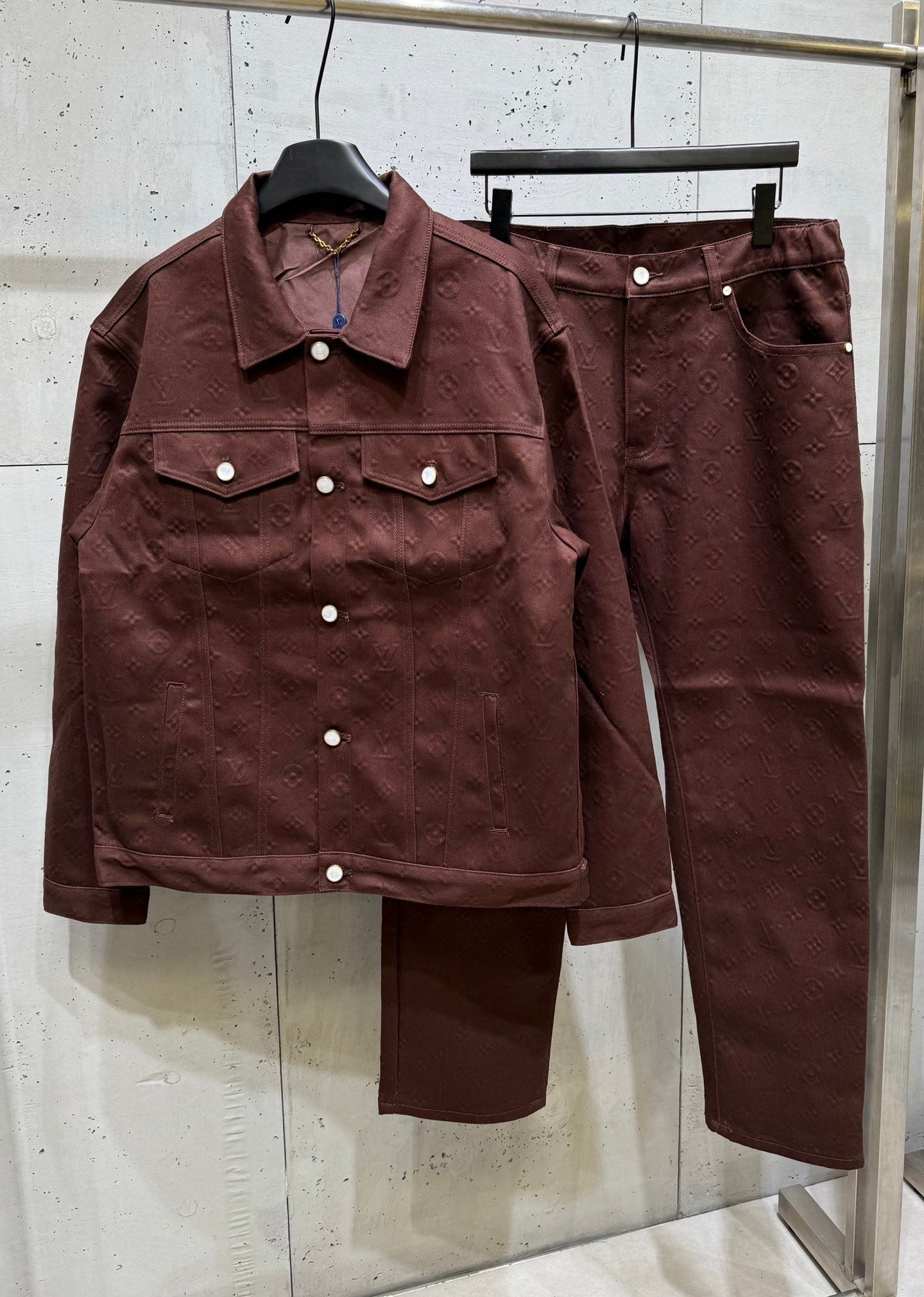 250808 The new high-quality no-iron denim set features a high version with heavy craftsmanship and full embossed embossed letters