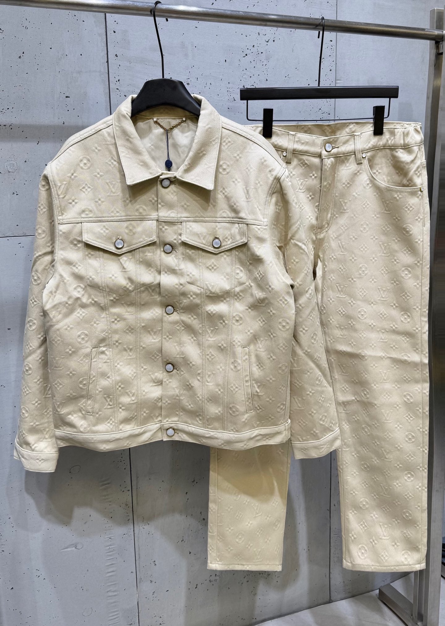 250808 The new high-quality no-iron denim set features a high version with heavy craftsmanship and full embossed embossed letters