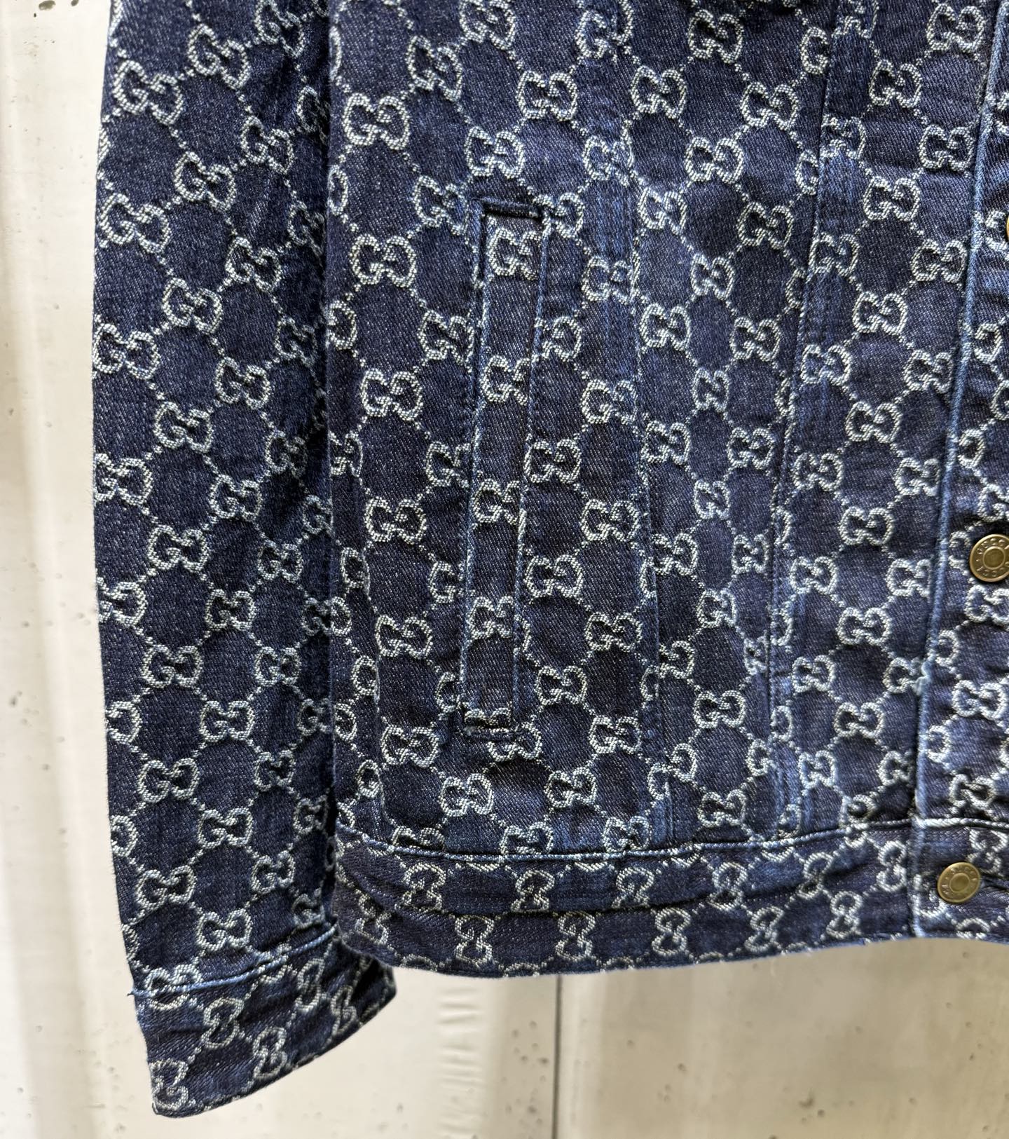 250808 A new high-quality washed denim jacket printed with jacquard letters