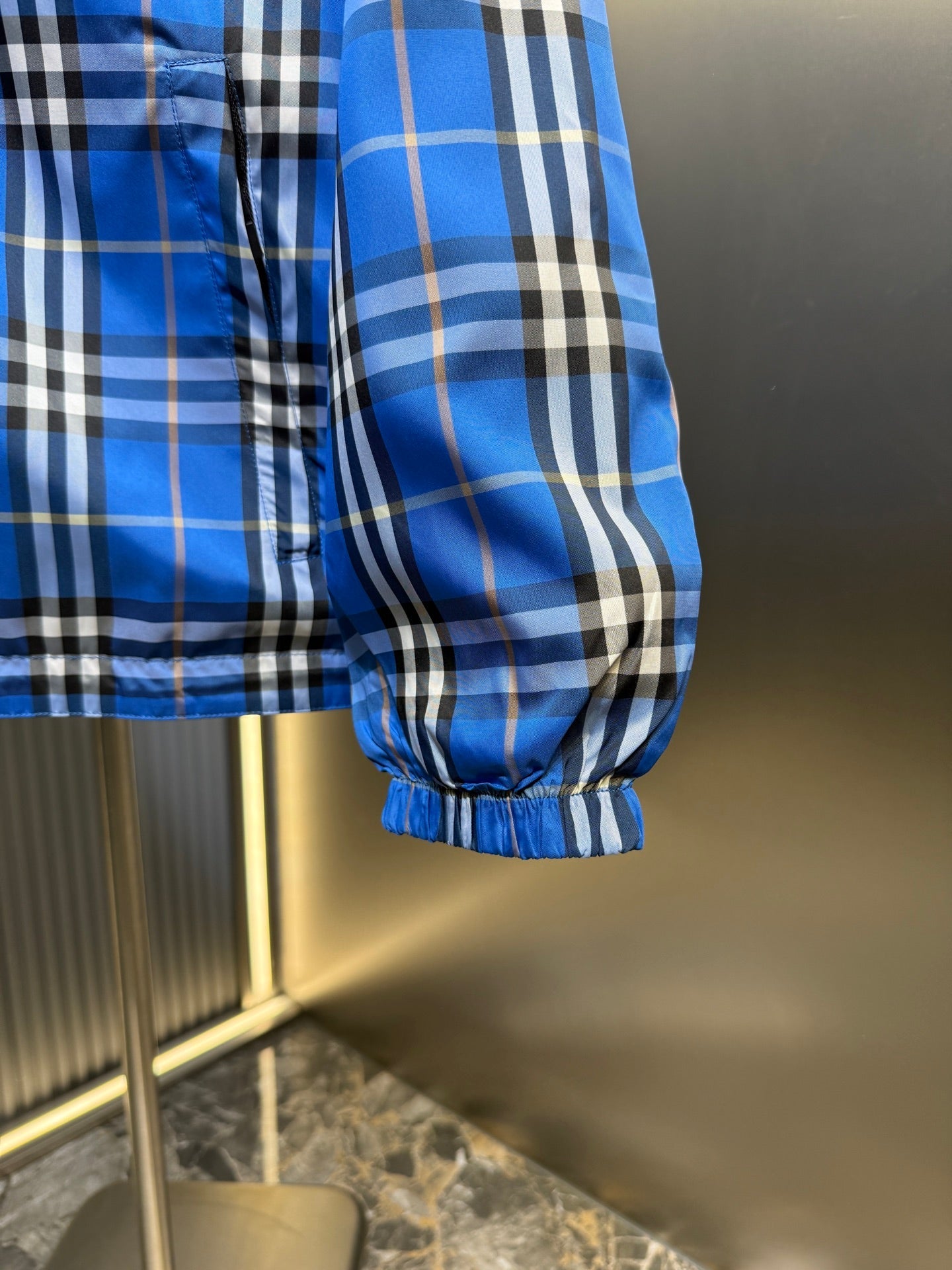 250808 A new high-quality double-sided checkered hooded jacket