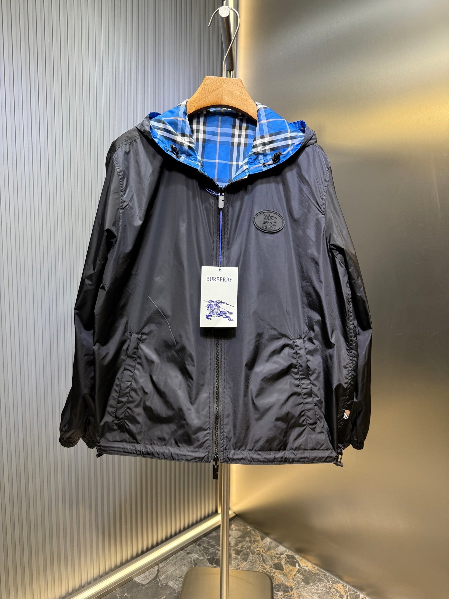 250808 A new high-quality double-sided checkered hooded jacket