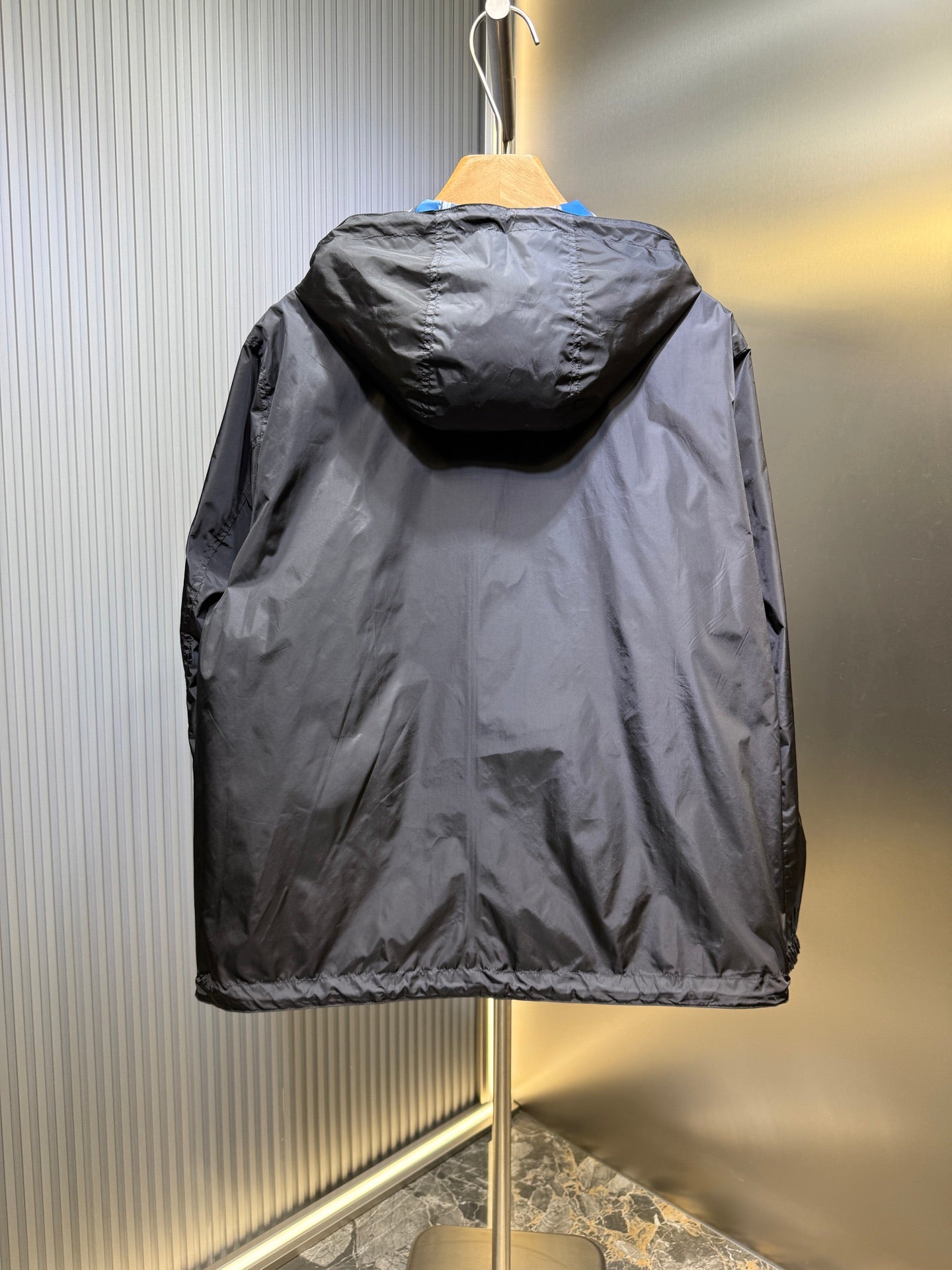 250808 A new high-quality double-sided checkered hooded jacket