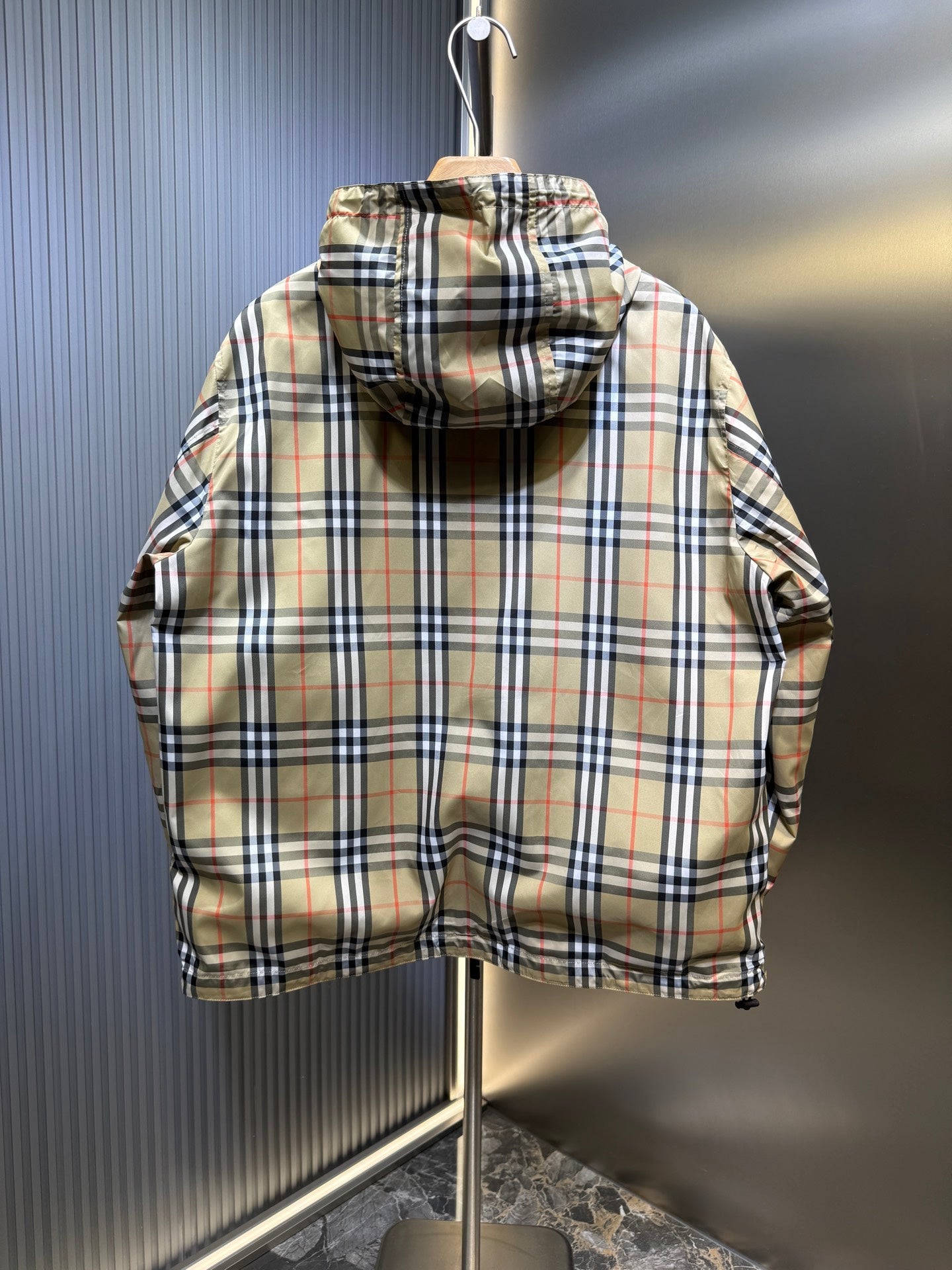 250808 A new high-quality double-sided checkered hooded jacket