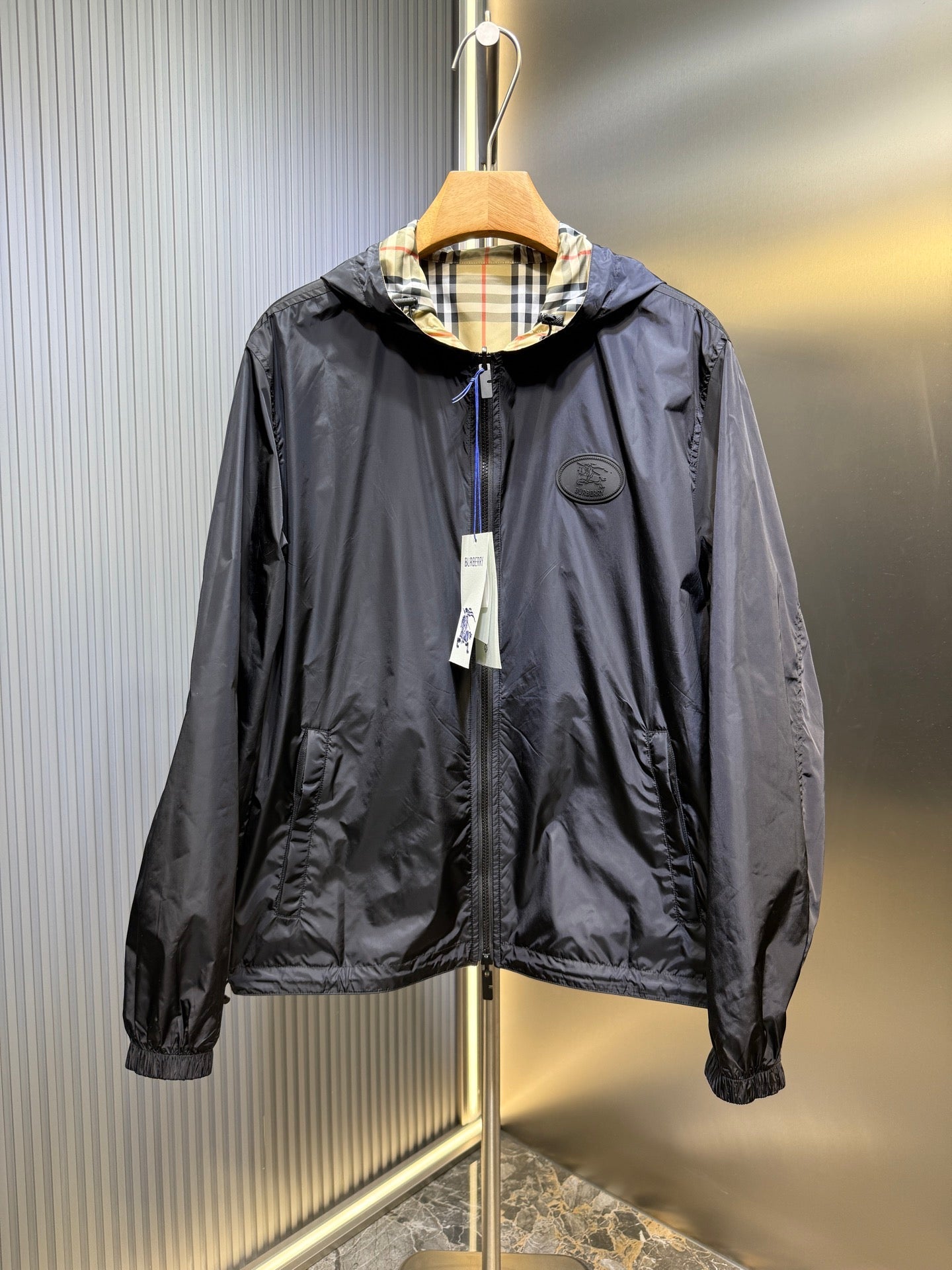 250808 A new high-quality double-sided checkered hooded jacket