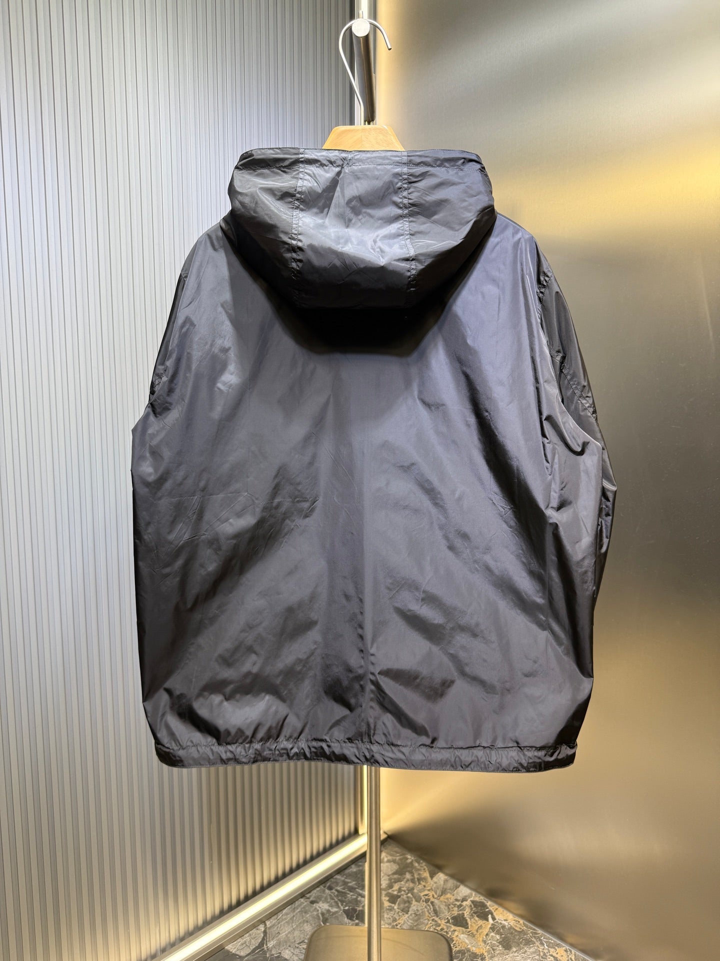250808 A new high-quality double-sided checkered hooded jacket