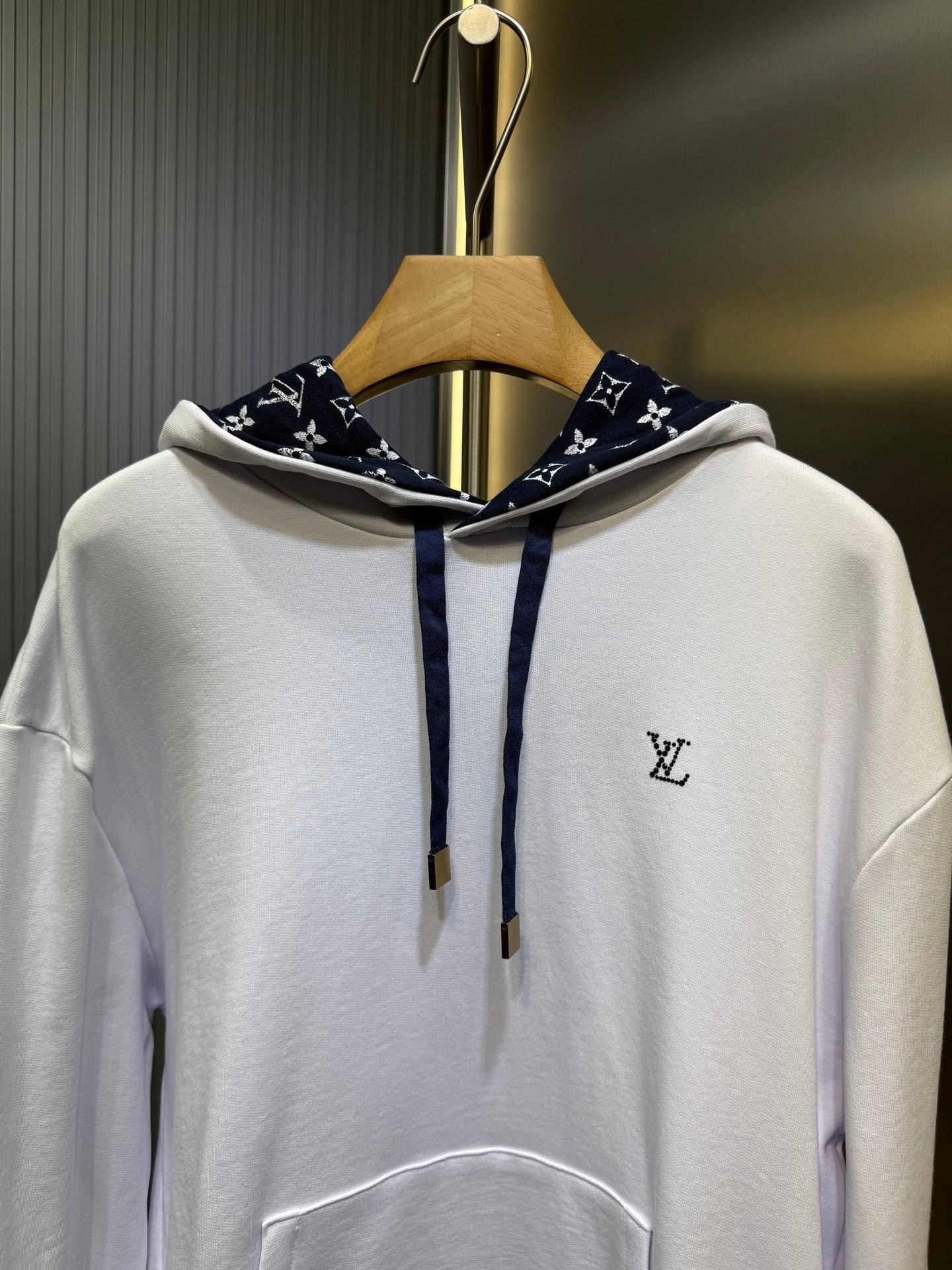 250813 A new high-quality, simple hooded sweatshirt