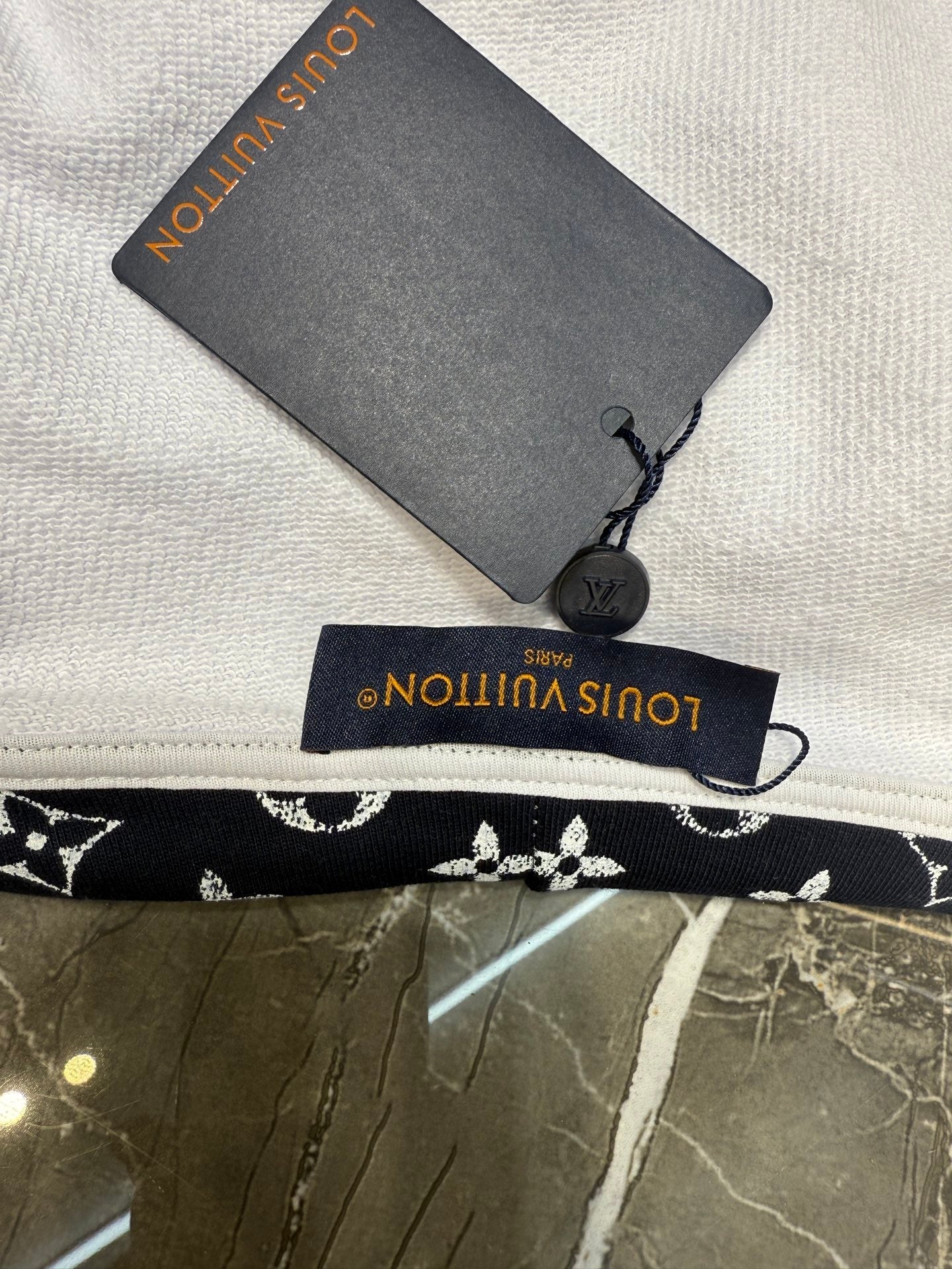 250813 A new high-quality, simple hooded sweatshirt