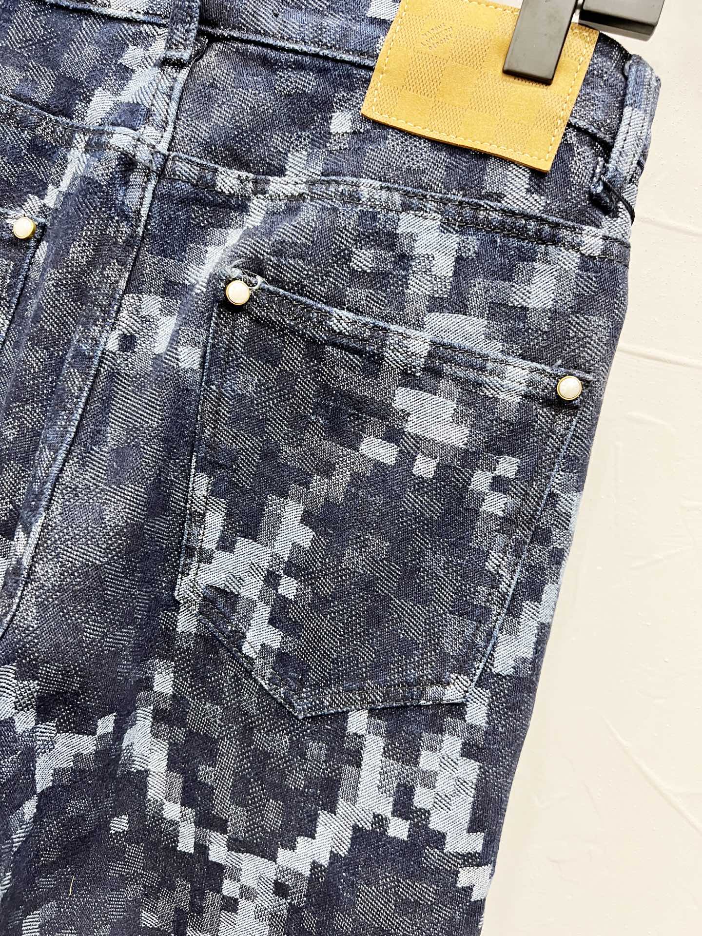 250813 New high-quality serpentine jeans