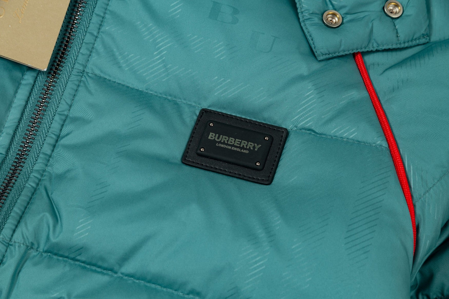 250813 A new high-quality classic detachable down jacket with a hat