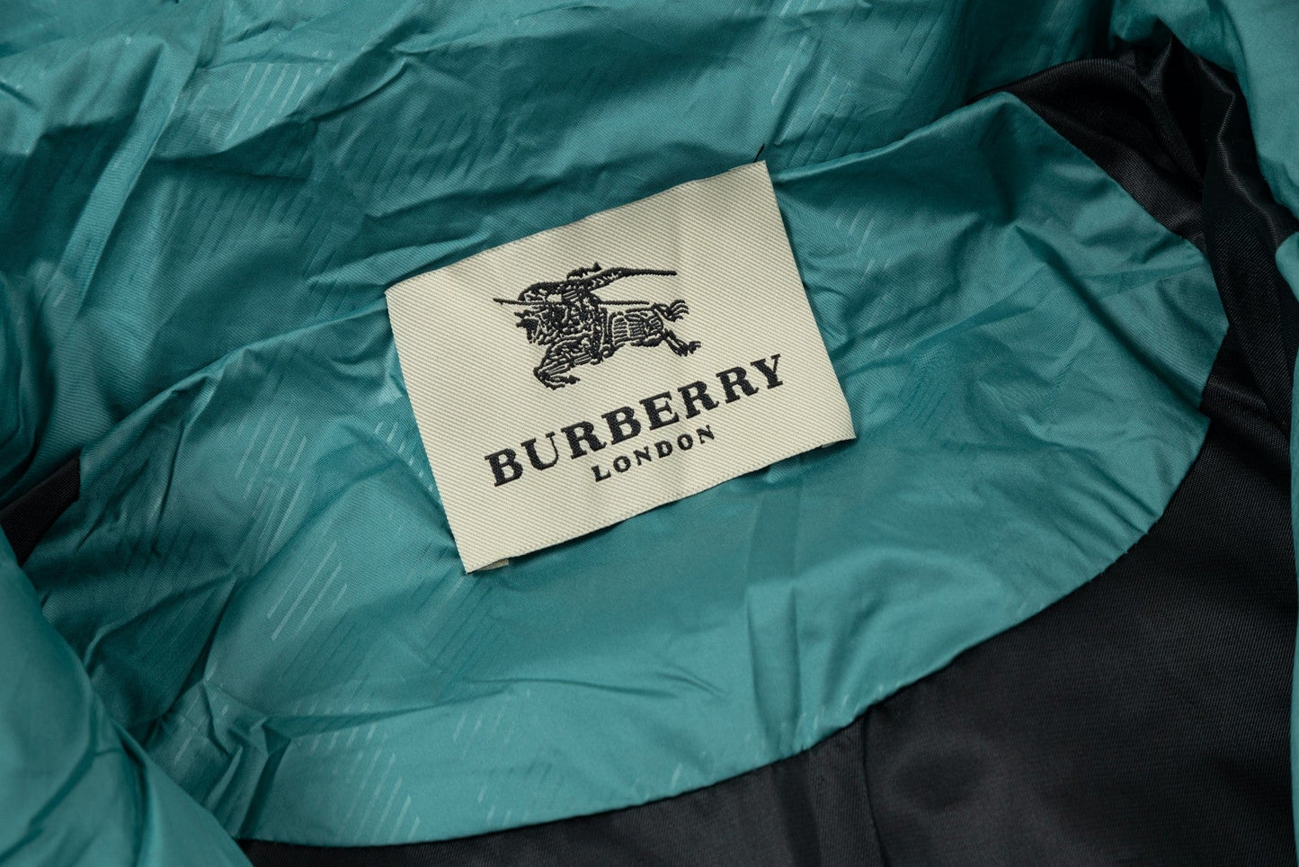 250813 A new high-quality classic detachable down jacket with a hat