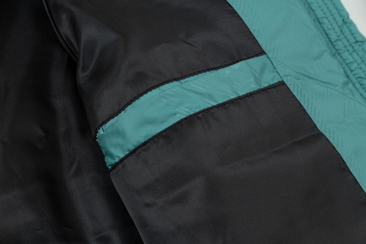 250813 A new high-quality classic detachable down jacket with a hat