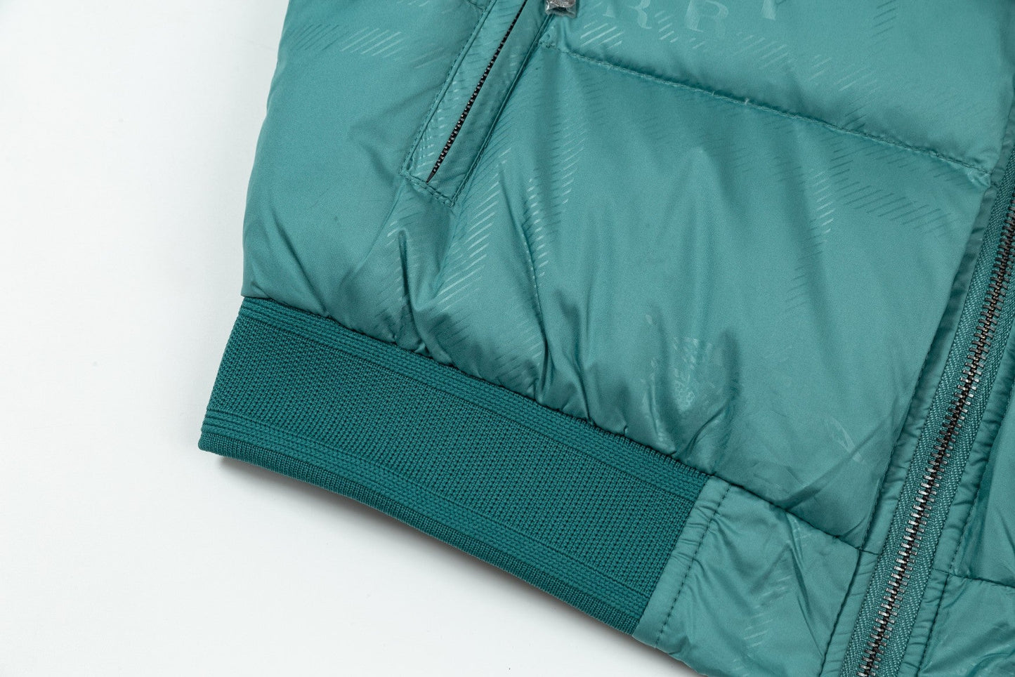 250813 A new high-quality classic detachable down jacket with a hat
