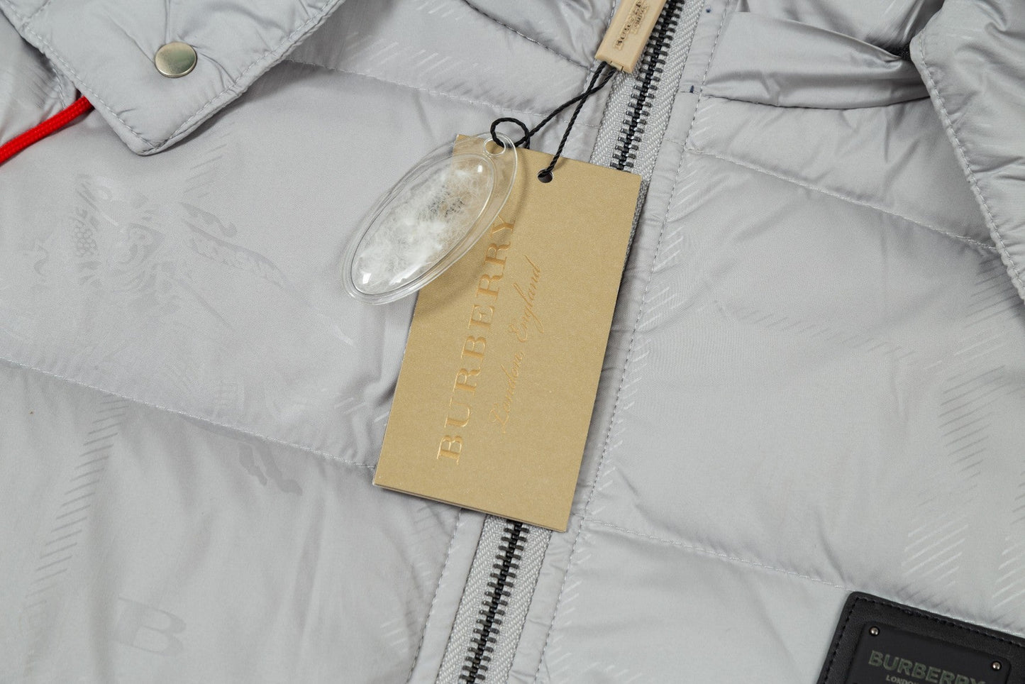 250813 A new high-quality classic detachable down jacket with a hat