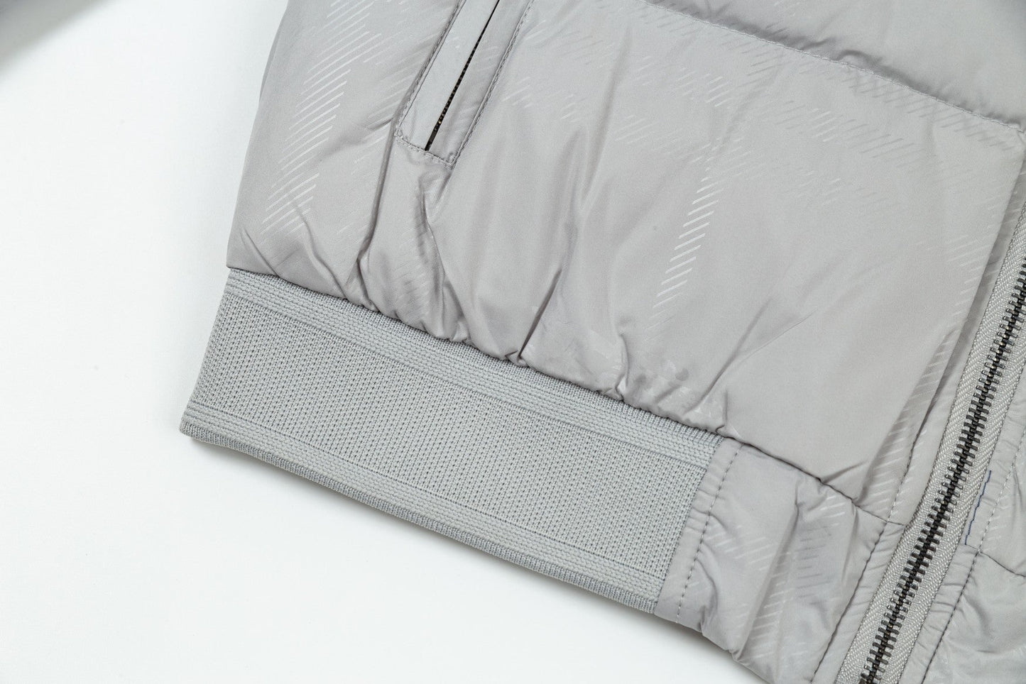 250813 A new high-quality classic detachable down jacket with a hat