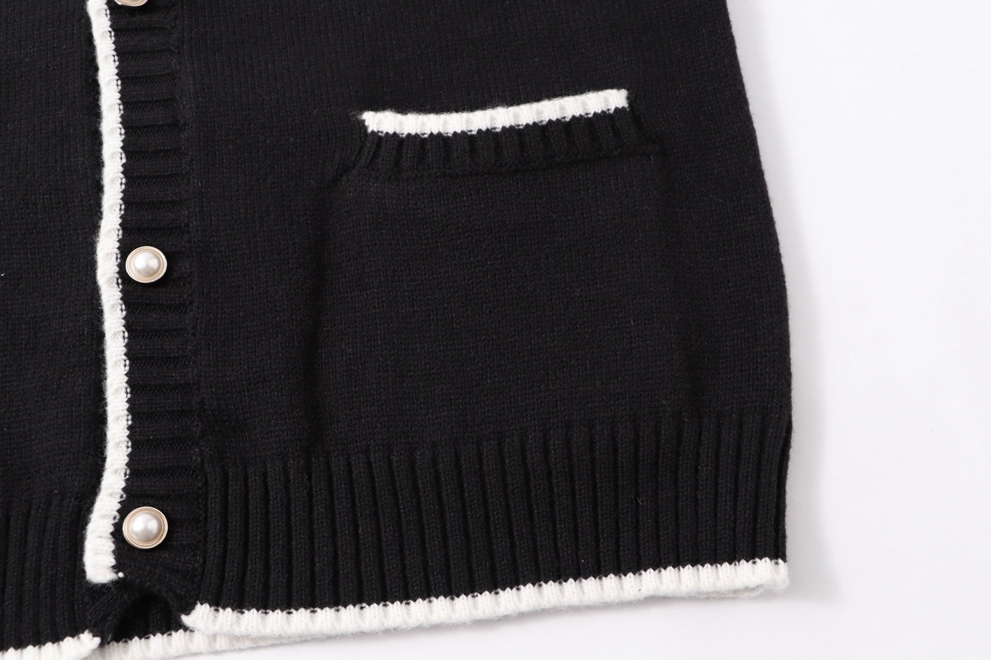 250813 A new high-quality two-color long-sleeved knitted coat
