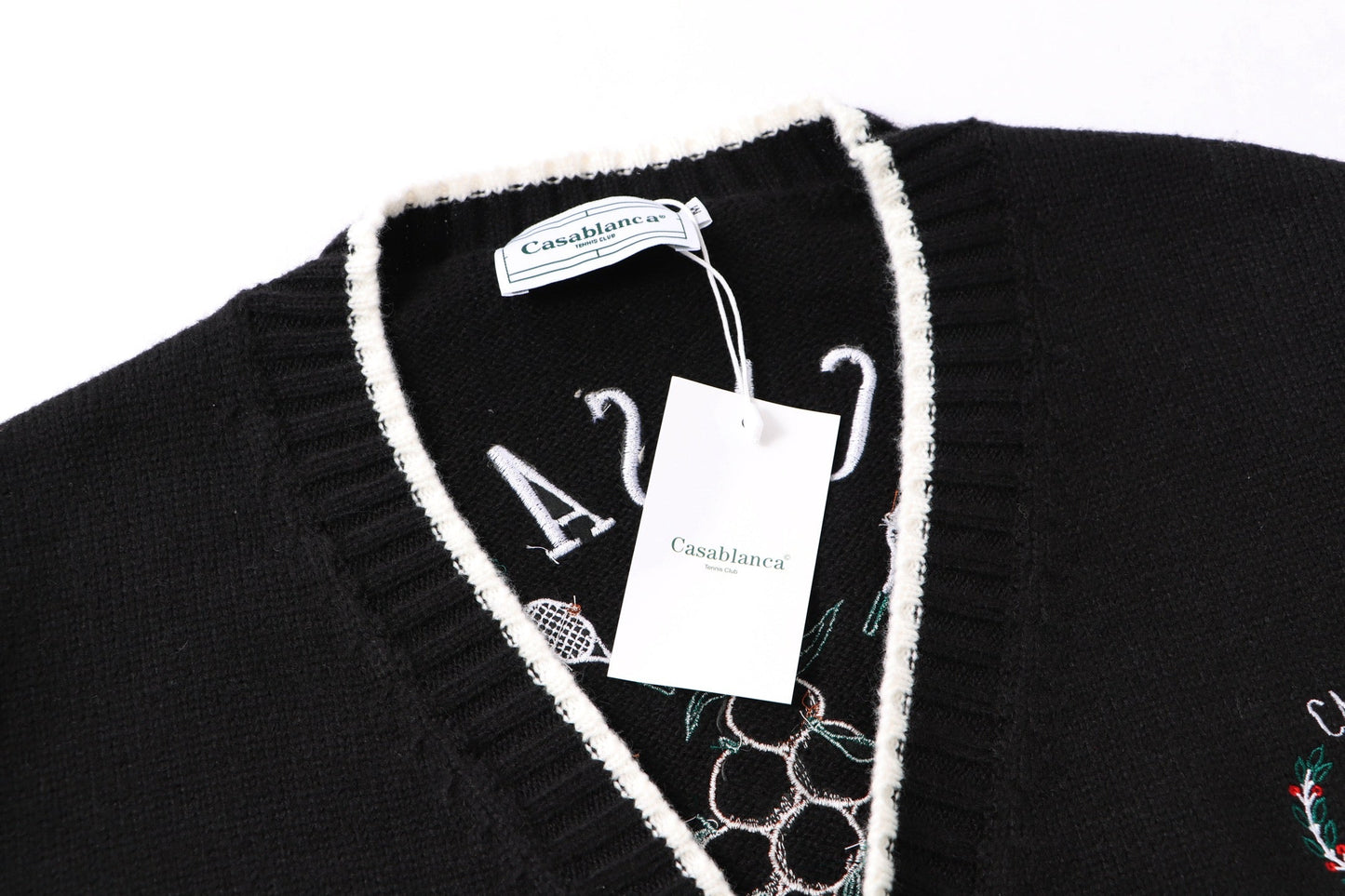 250813 A new high-quality two-color long-sleeved knitted coat