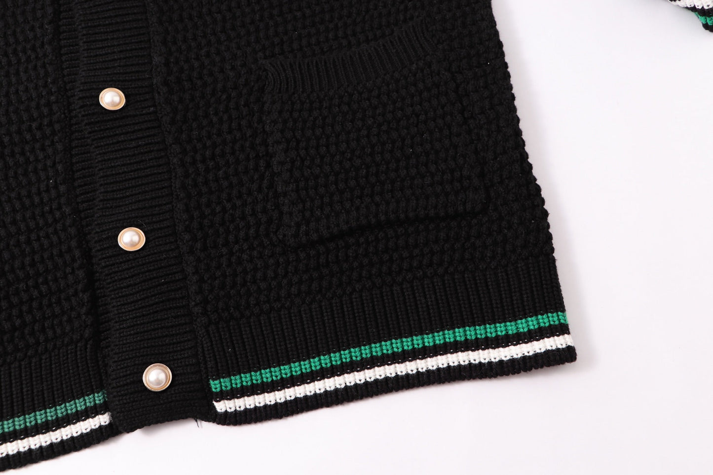250813 A new high-quality two-color long-sleeved knitted coat
