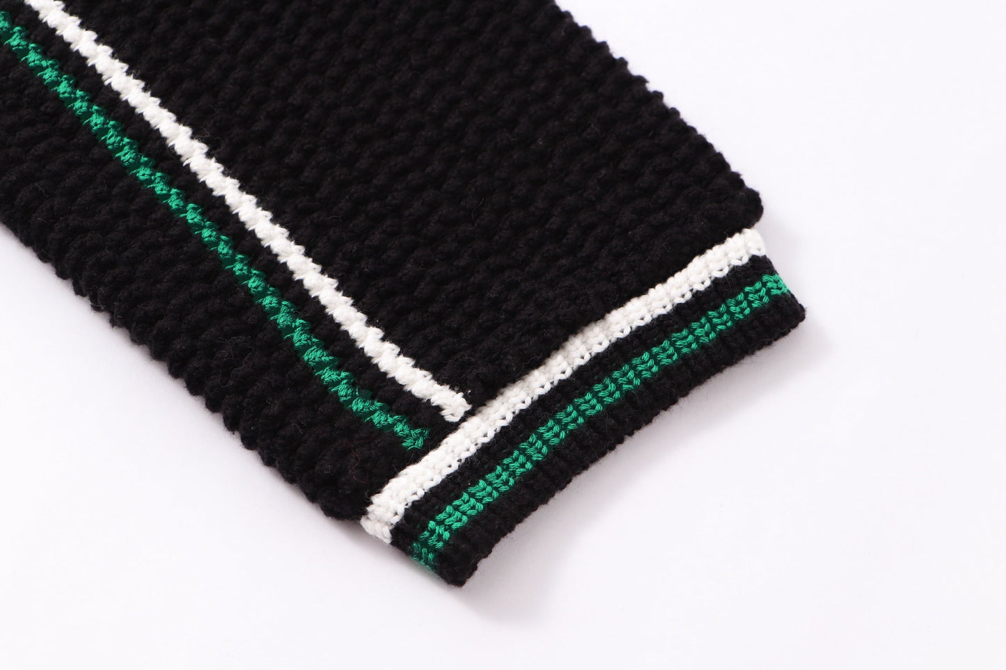 250813 A new high-quality two-color long-sleeved knitted coat