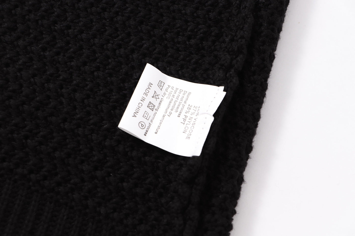 250813 A new high-quality two-color long-sleeved knitted coat