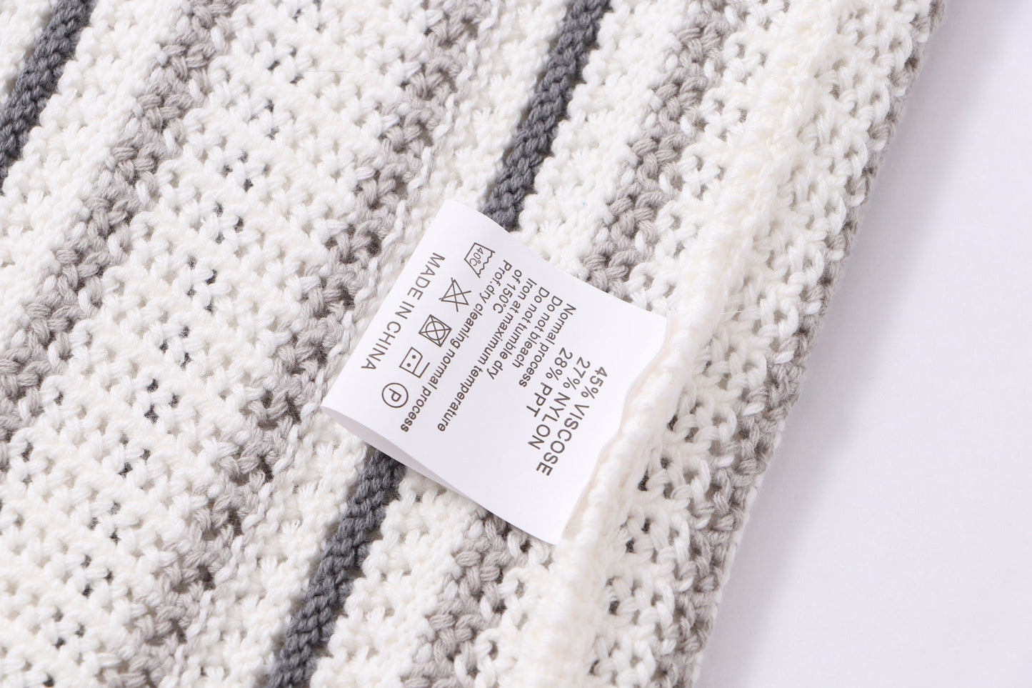 250813 A new high-quality two-color long-sleeved knitted coat