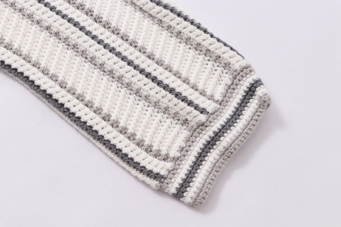 250813 A new high-quality two-color long-sleeved knitted coat