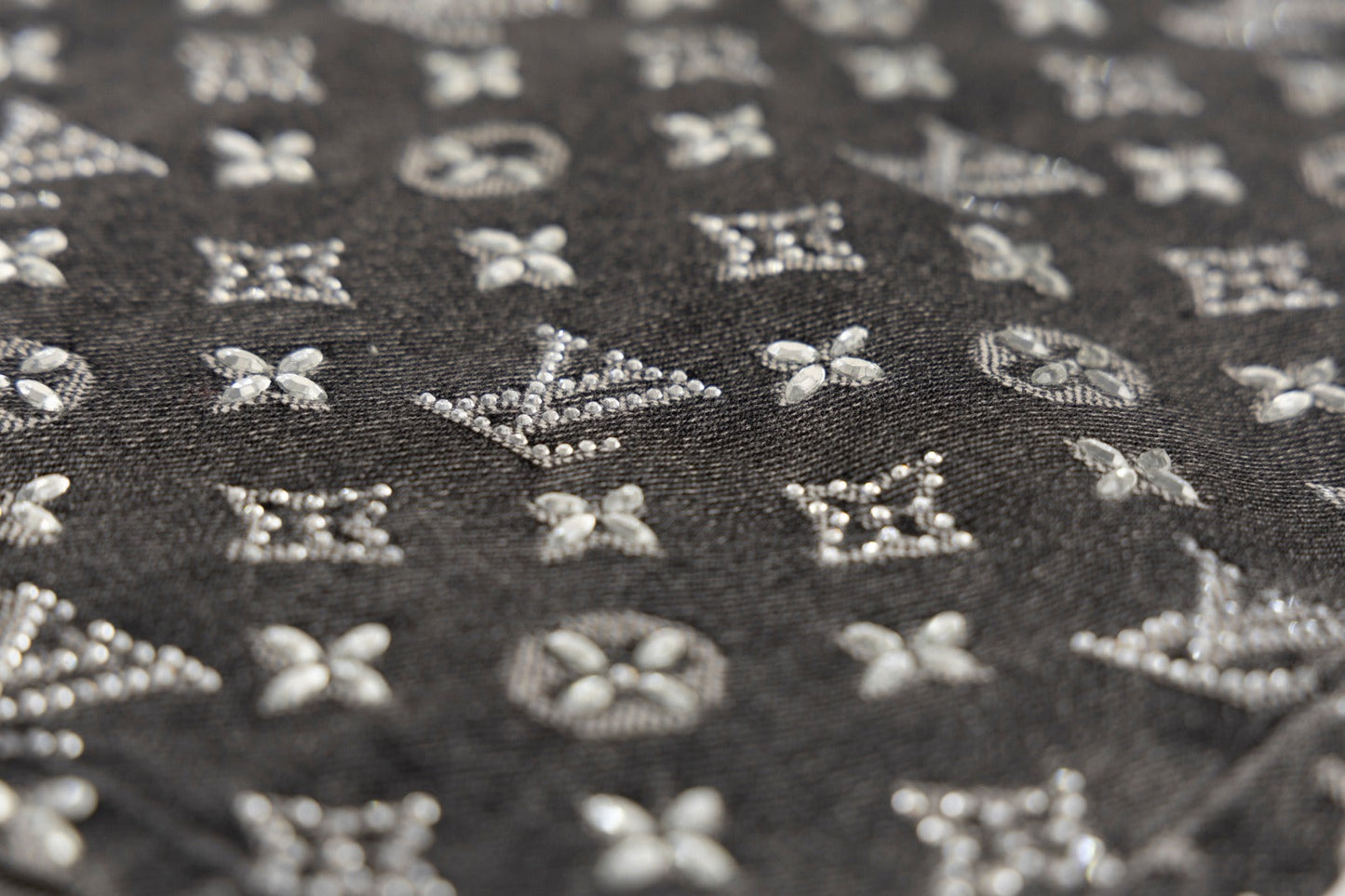 250813 New top-quality embossed diamond jeans