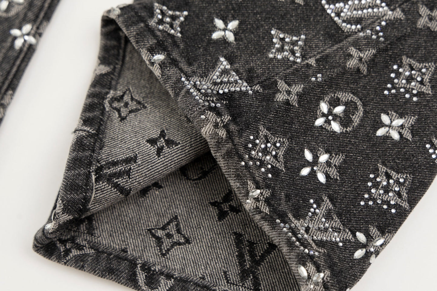 250813 New top-quality embossed diamond jeans