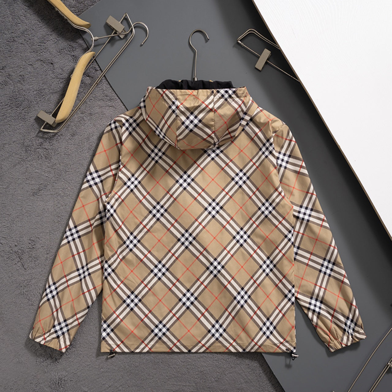 251230 A new high-quality classic checkered windproof jacket