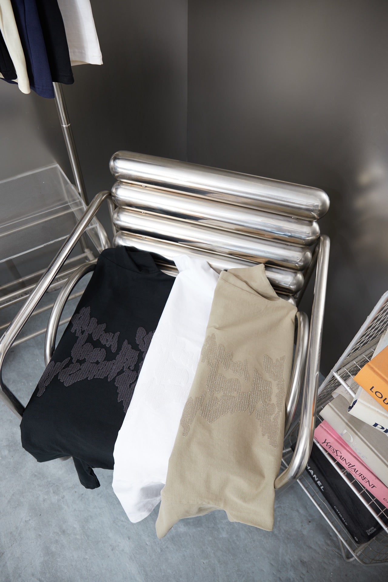 260106 New high-quality embroidered T-shirt with the same color letters