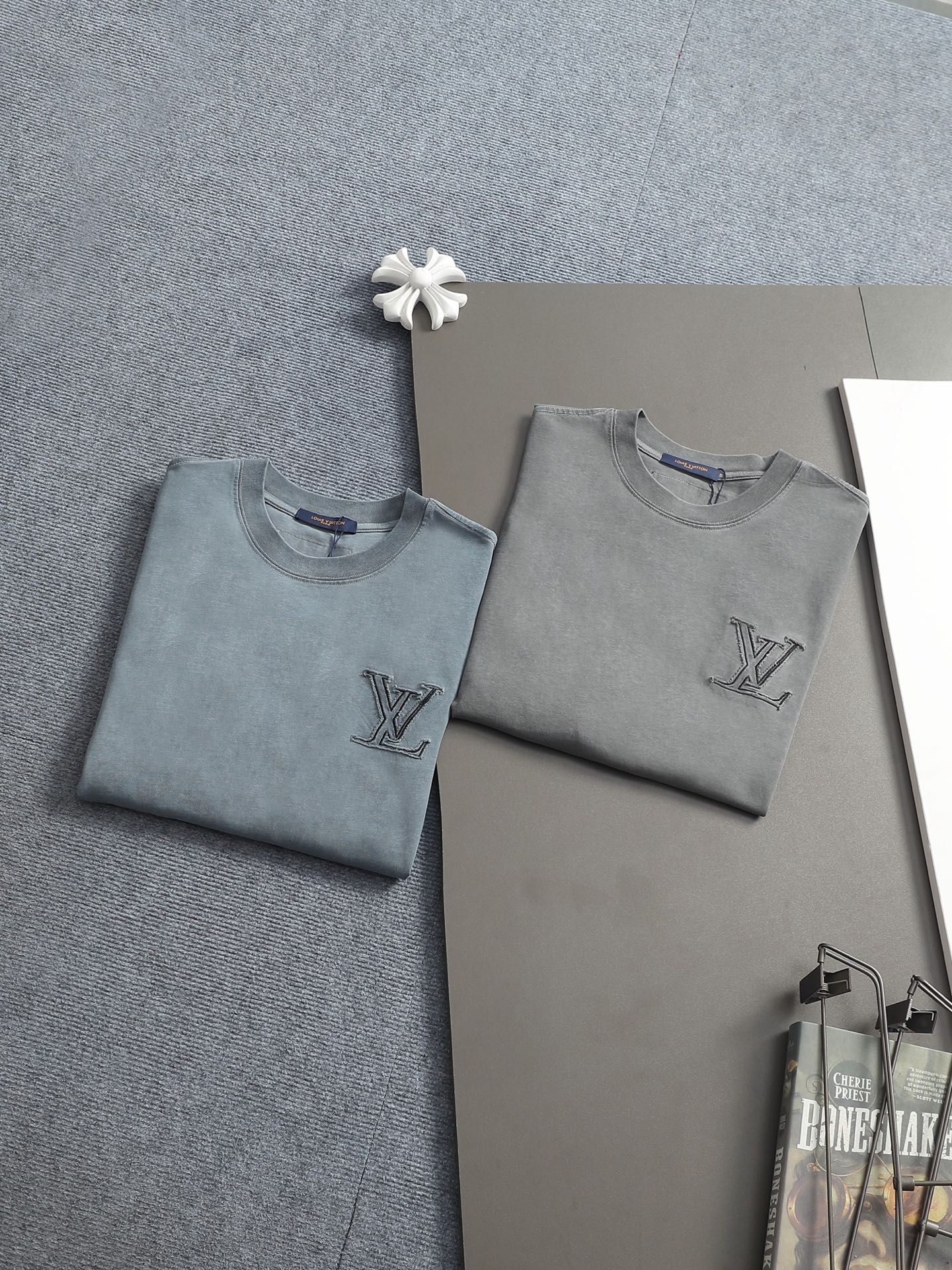 260415 New high-quality, high-grade embroidered and distressed T-shirt