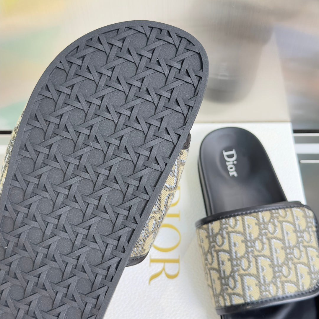 260526 New high-quality summer Velcro thick-soled beach slippers