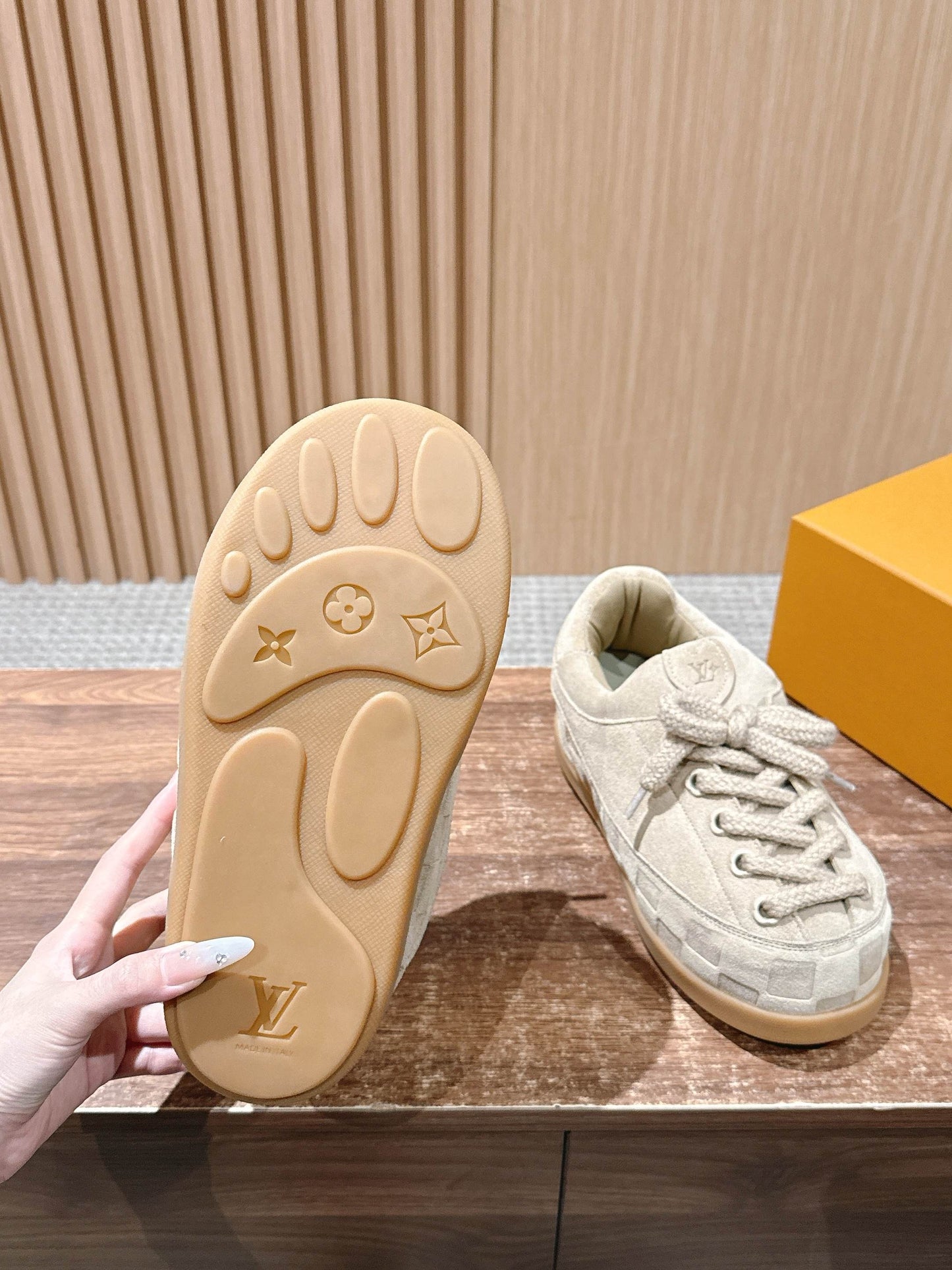 260602 New high-quality plush cowhide warm and cute casual shoes
