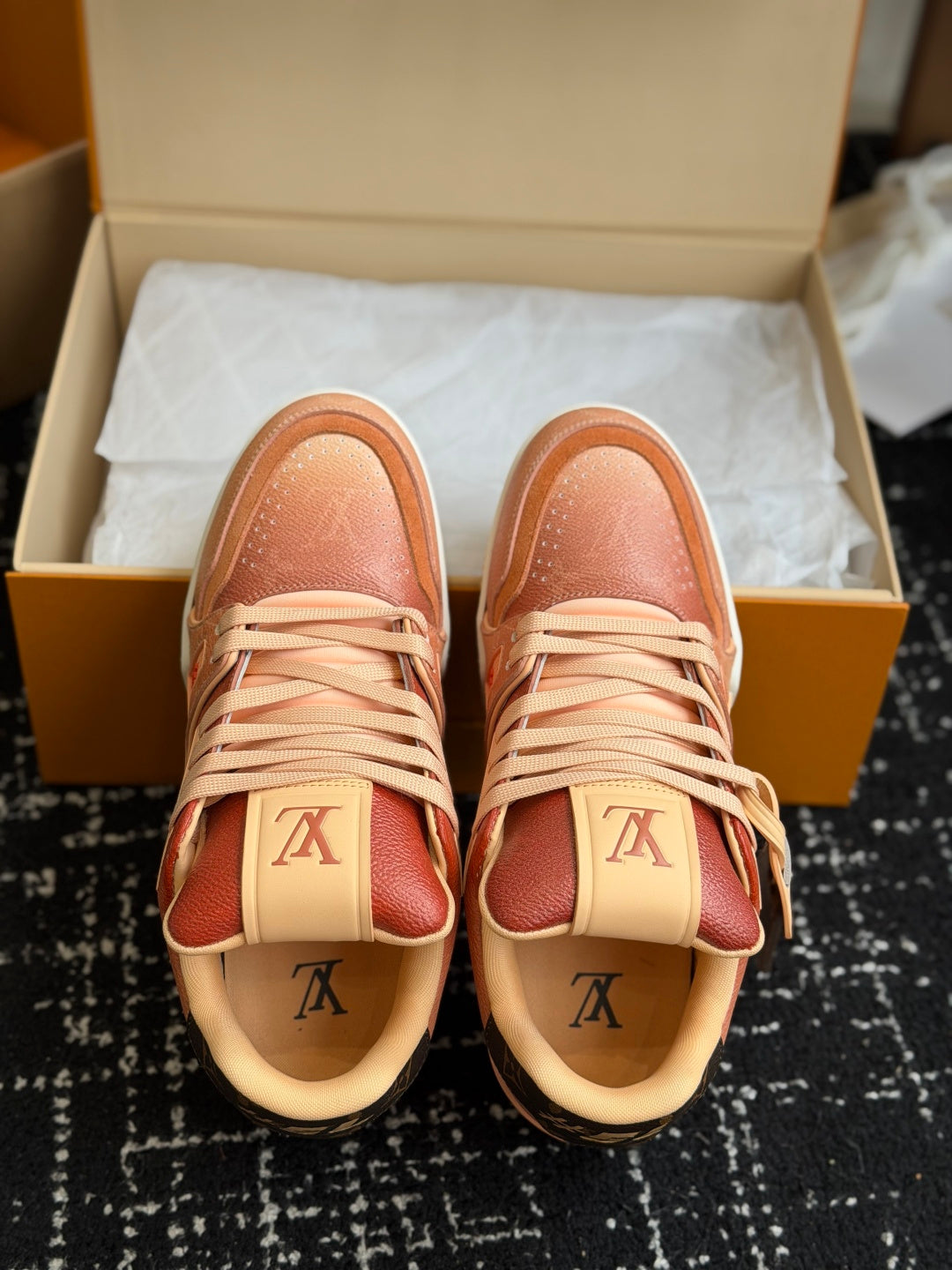 260602 New high-quality, special-processed sports shoes in rainbow color
